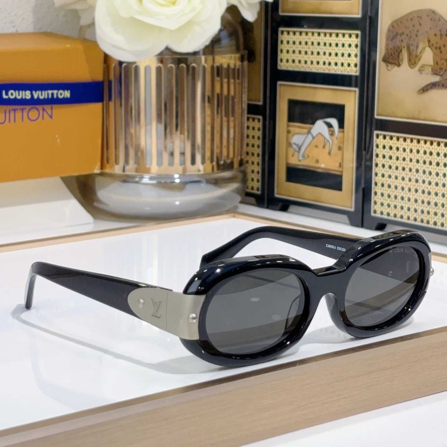 Louis Vuitton LV Hinge Sunglasses  Z2600U - FashionPlug