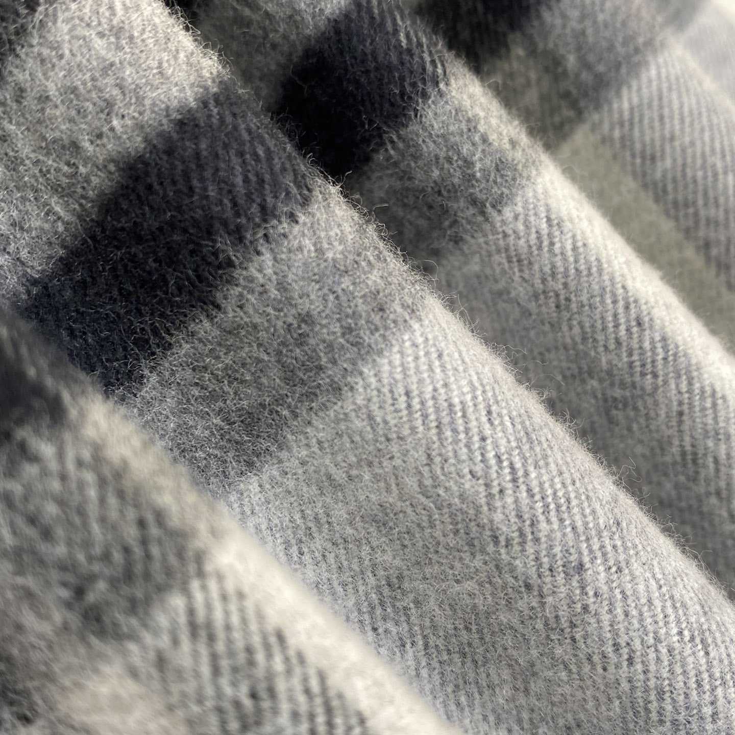 Louis Vuitton Long-Sleeved Cotton Flannel Shirt  1AFXST - FashionPlug