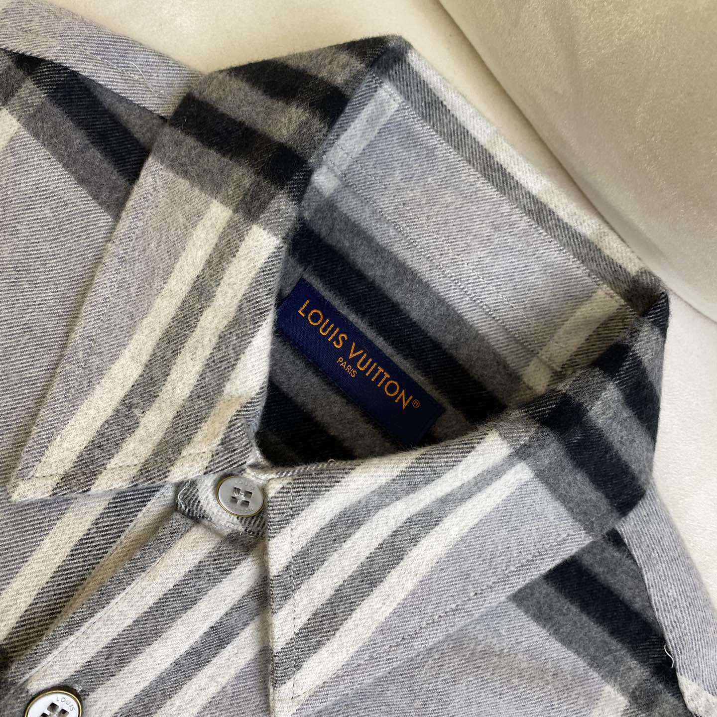 Louis Vuitton Long-Sleeved Cotton Flannel Shirt  1AFXST - FashionPlug