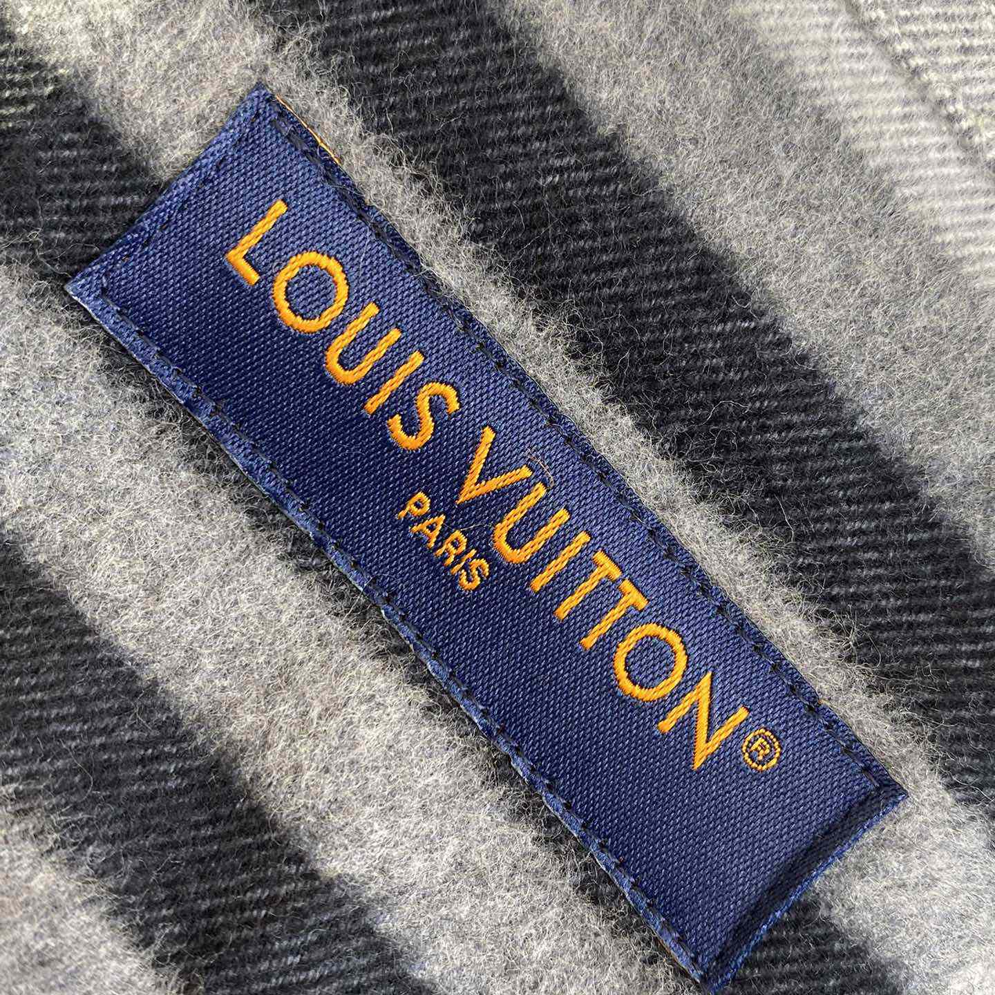 Louis Vuitton Long-Sleeved Cotton Flannel Shirt  1AFXST - FashionPlug