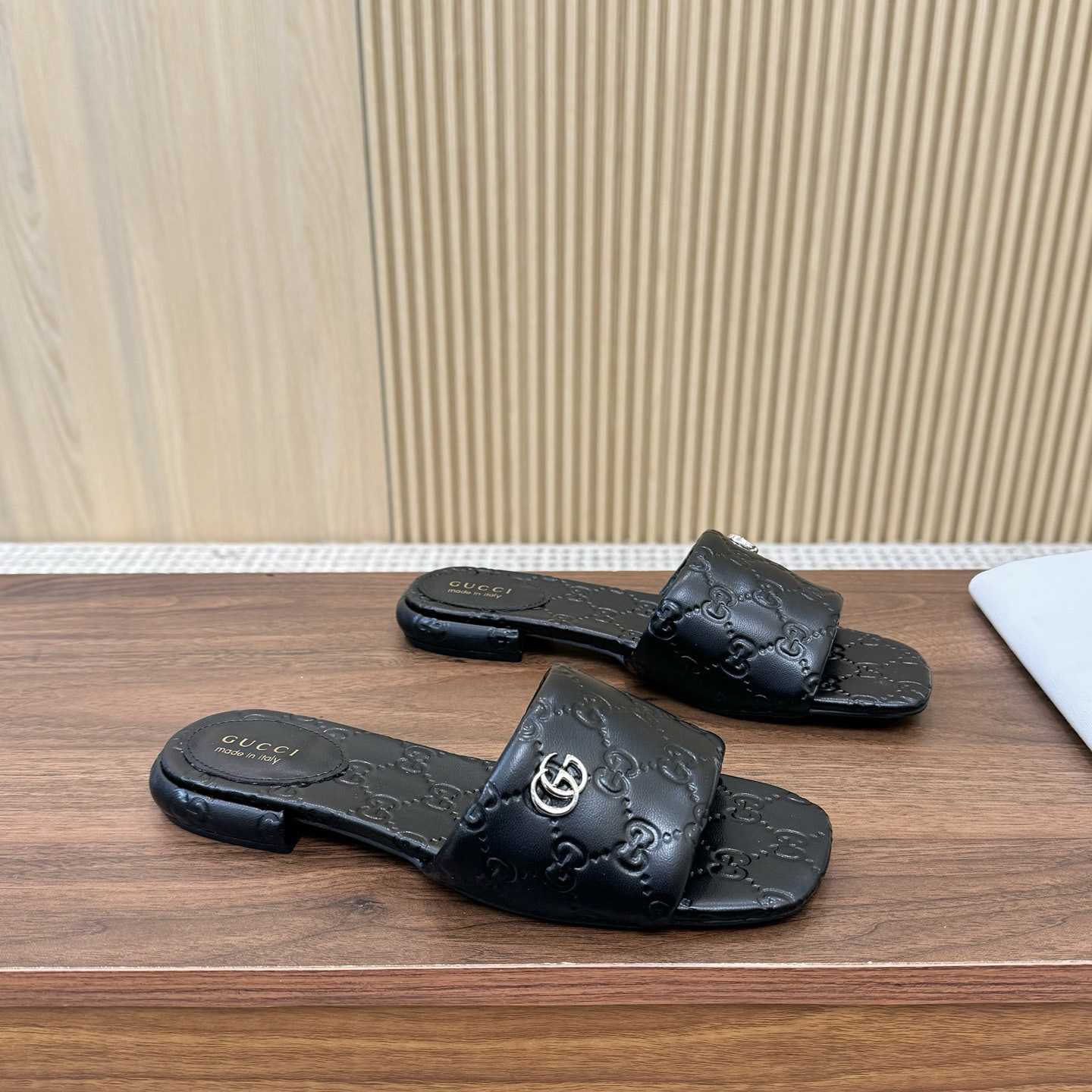 Gucci Women's Slide Sandal With Double G - FashionPlug