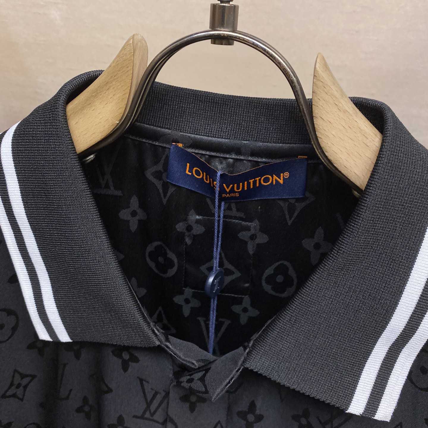 Louis Vuitton Monogram Moire Jacquard Short-Sleeved Silk Shirt   1AGTP7 - FashionPlug