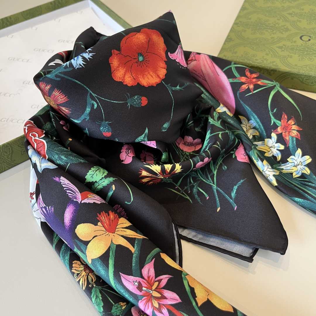 Gucci Printed Silk Twill Carré - FashionPlug