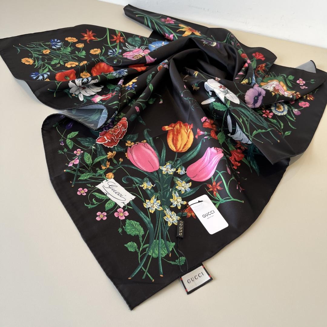Gucci Printed Silk Twill Carré - FashionPlug
