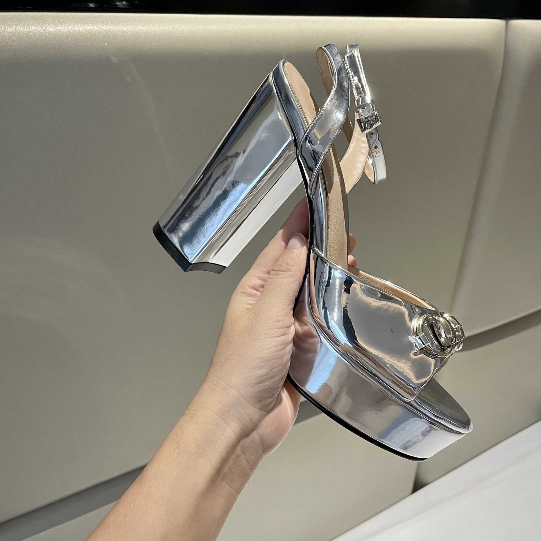 Gucci Silver Leather Sandals    11cm - FashionPlug