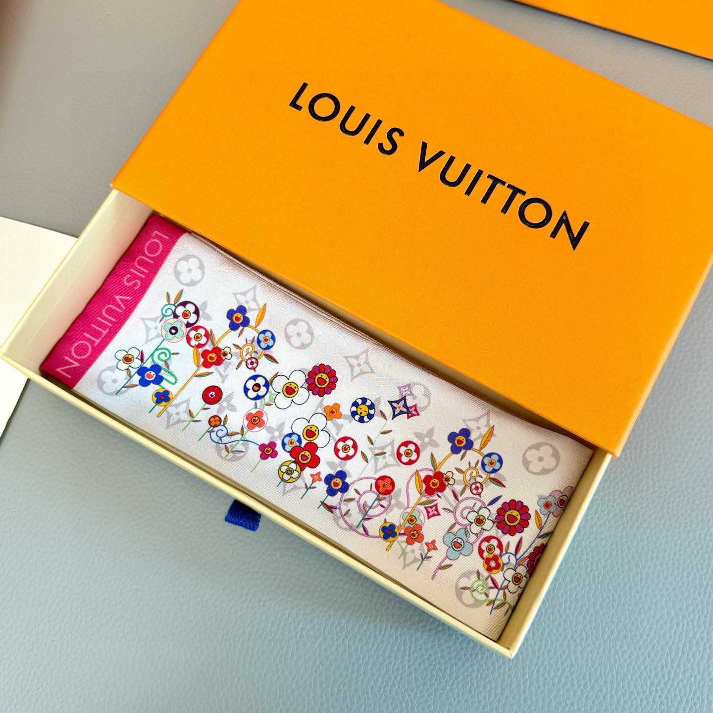 Louis Vuitton LV x TM Superflat Monogram Bandeau   M96165 - FashionPlug