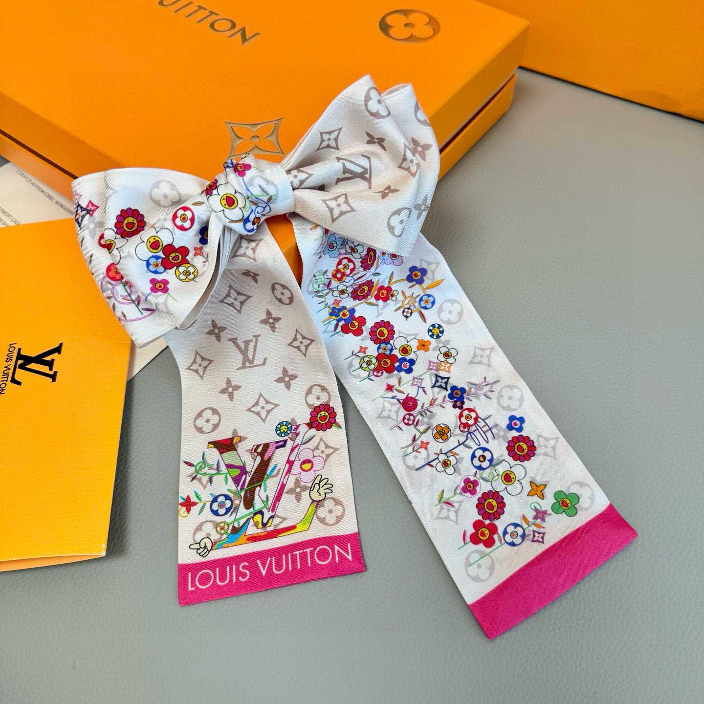Louis Vuitton LV x TM Superflat Monogram Bandeau   M96165 - FashionPlug
