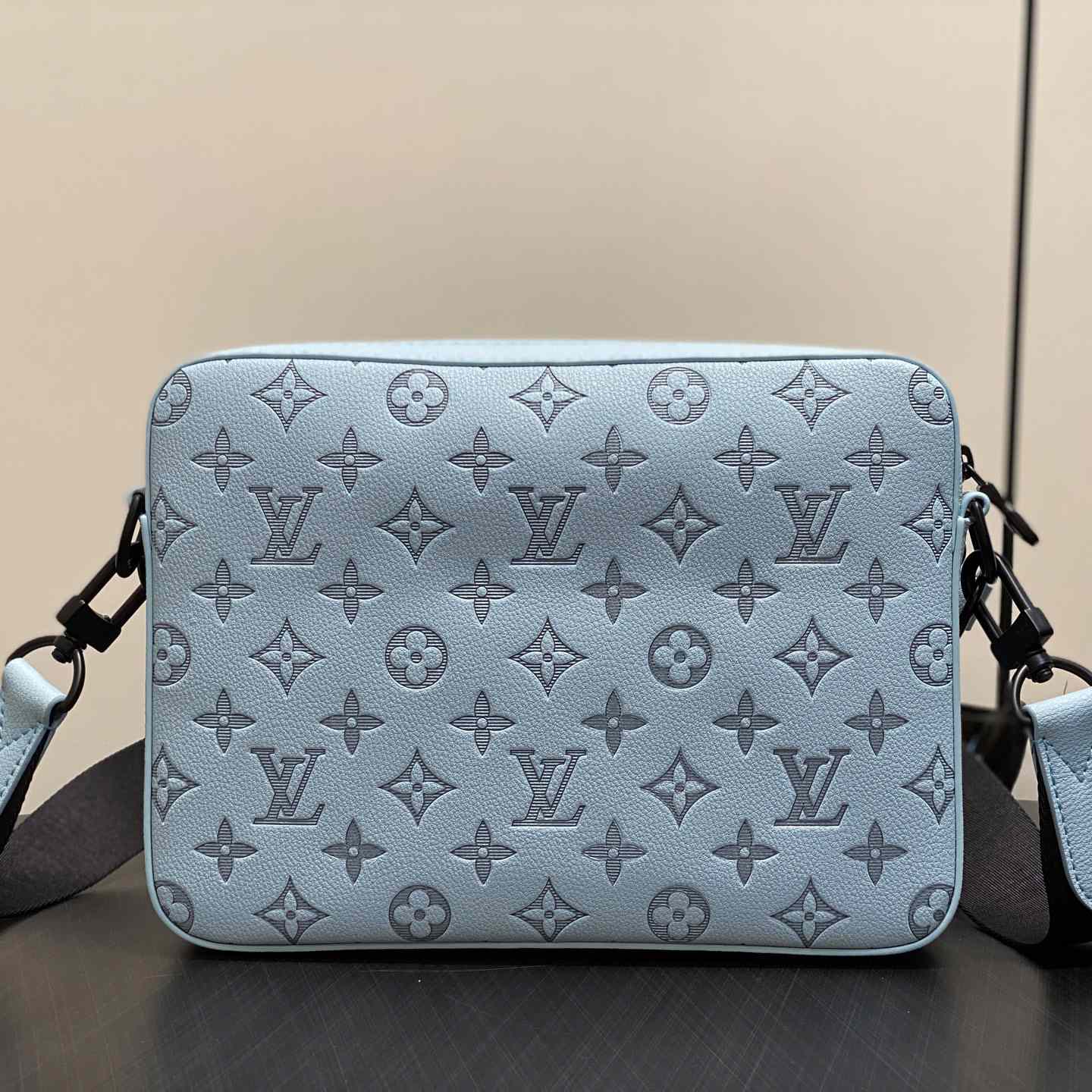 Louis Vuitton Trio Messenger   M14781 - FashionPlug
