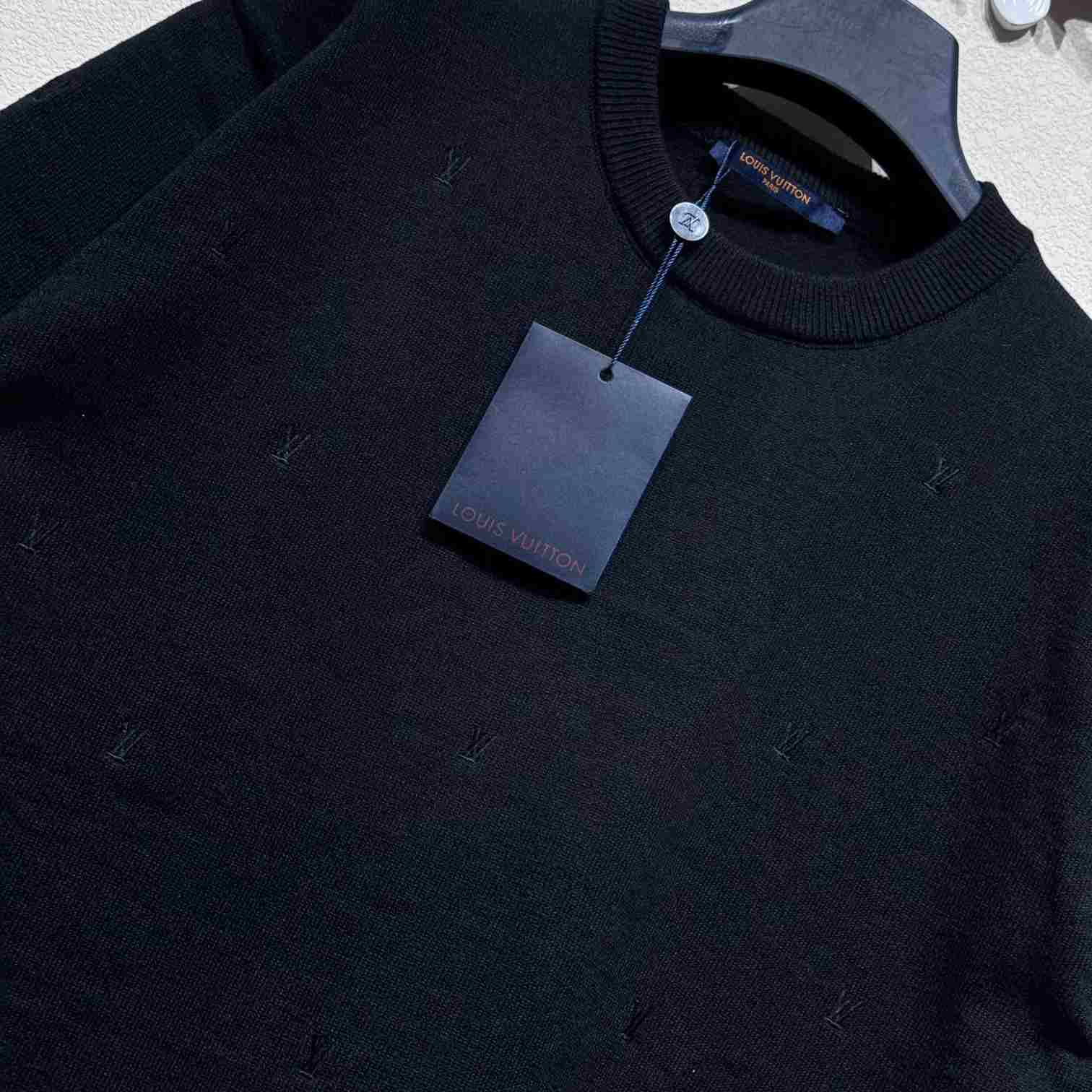 Louis Vuitton LV Blason Embroidered Short-Sleeved Crewneck   1AHVPR - FashionPlug