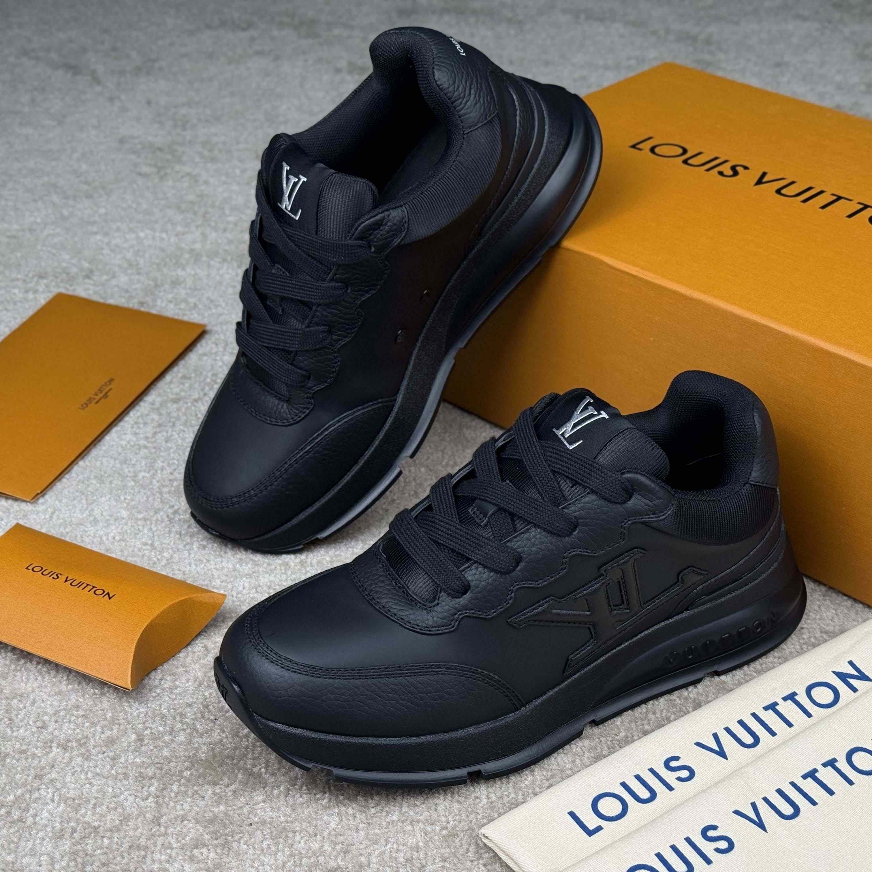 Louis Vuitton LV Classic Sneaker   1AHST3 - FashionPlug