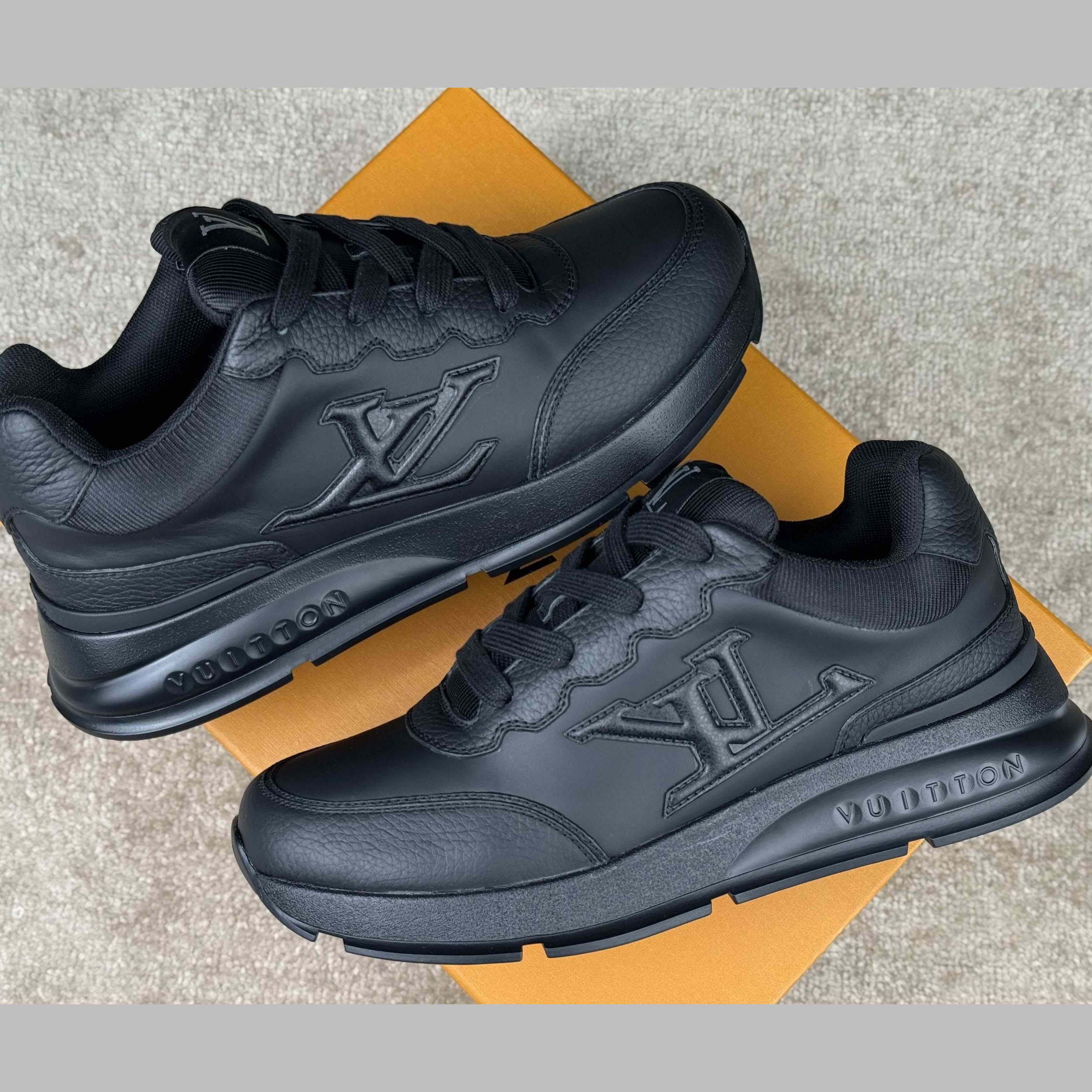 Louis Vuitton LV Classic Sneaker   1AHST3 - FashionPlug
