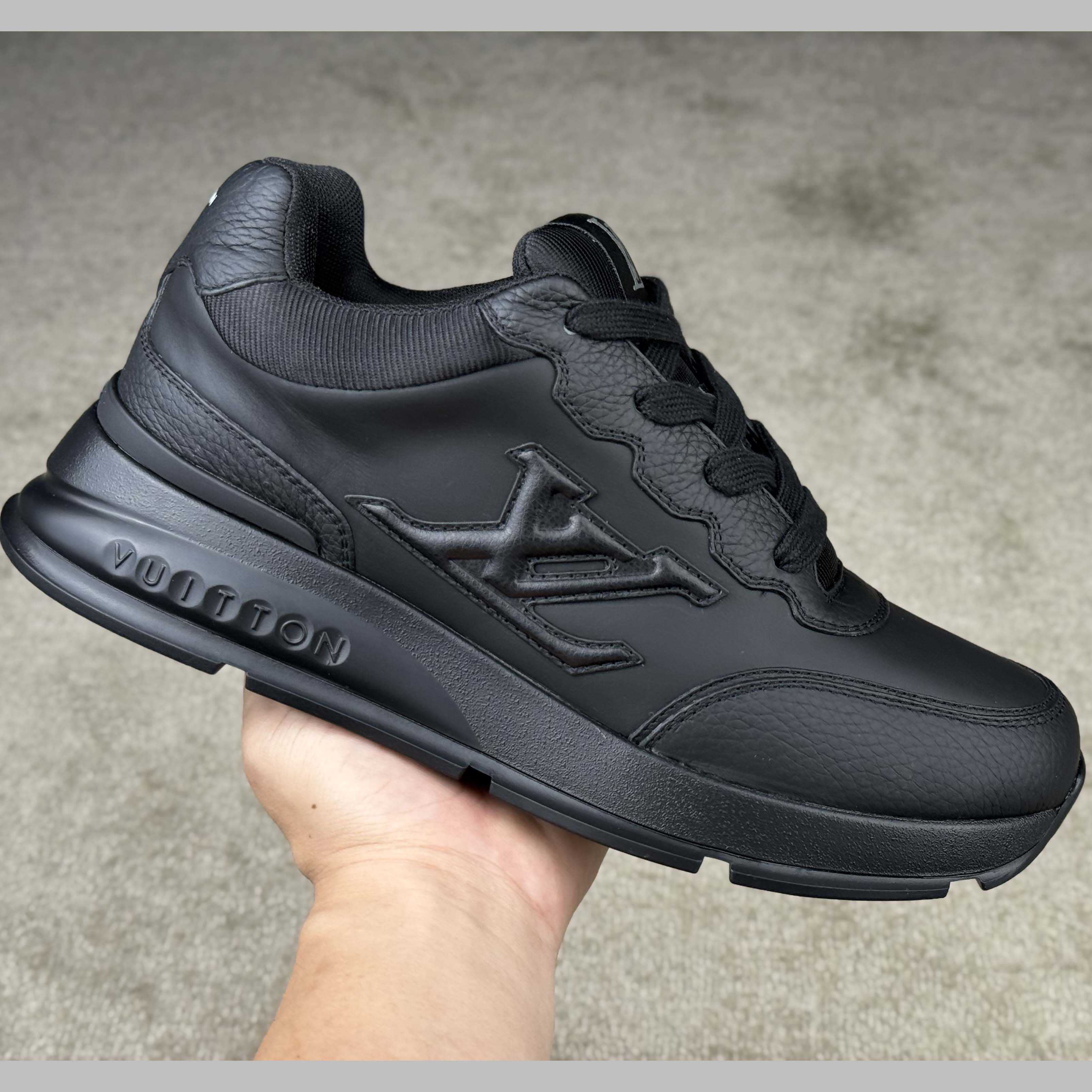 Louis Vuitton LV Classic Sneaker   1AHST3 - FashionPlug