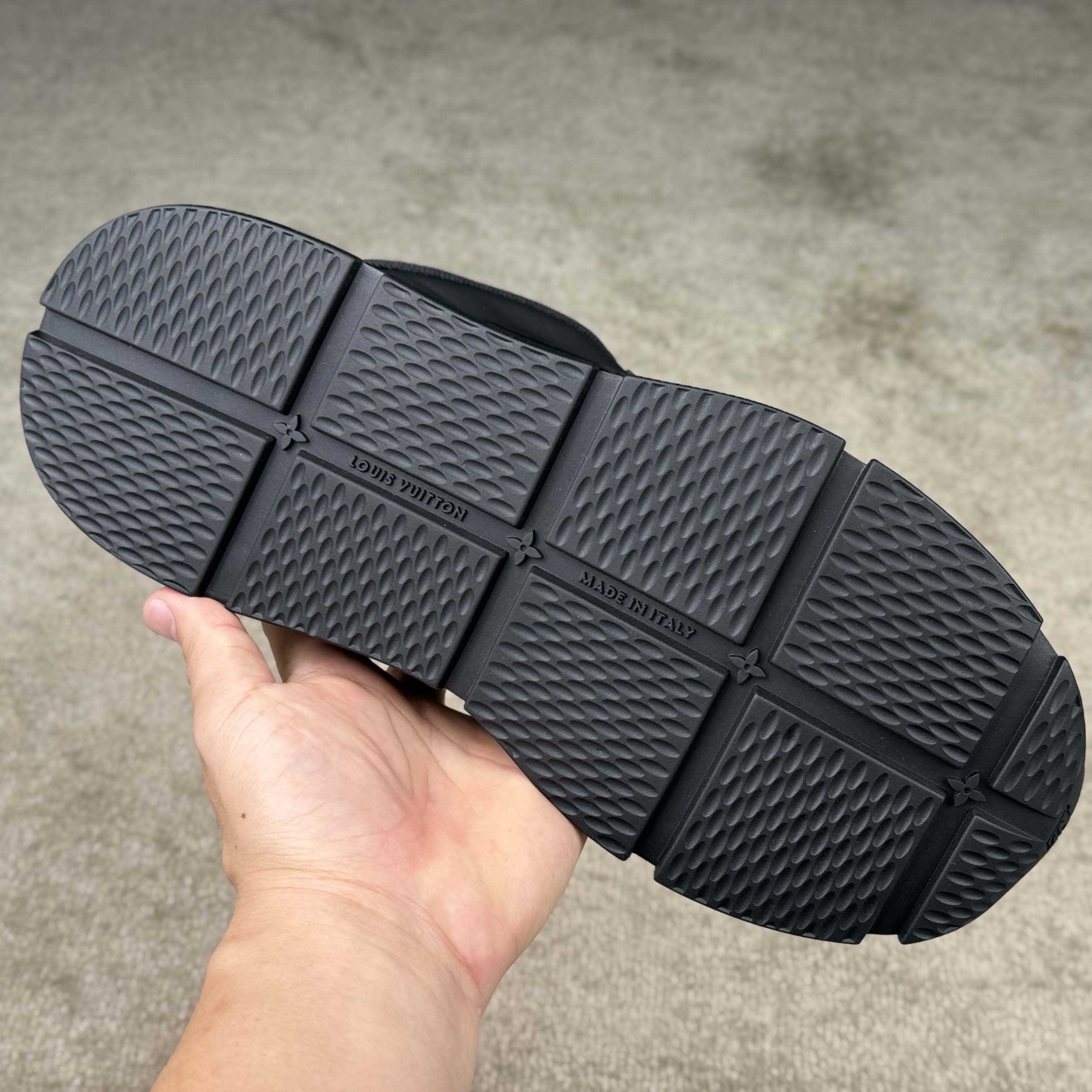 Louis Vuitton LV Classic Sneaker   1AHST3 - FashionPlug