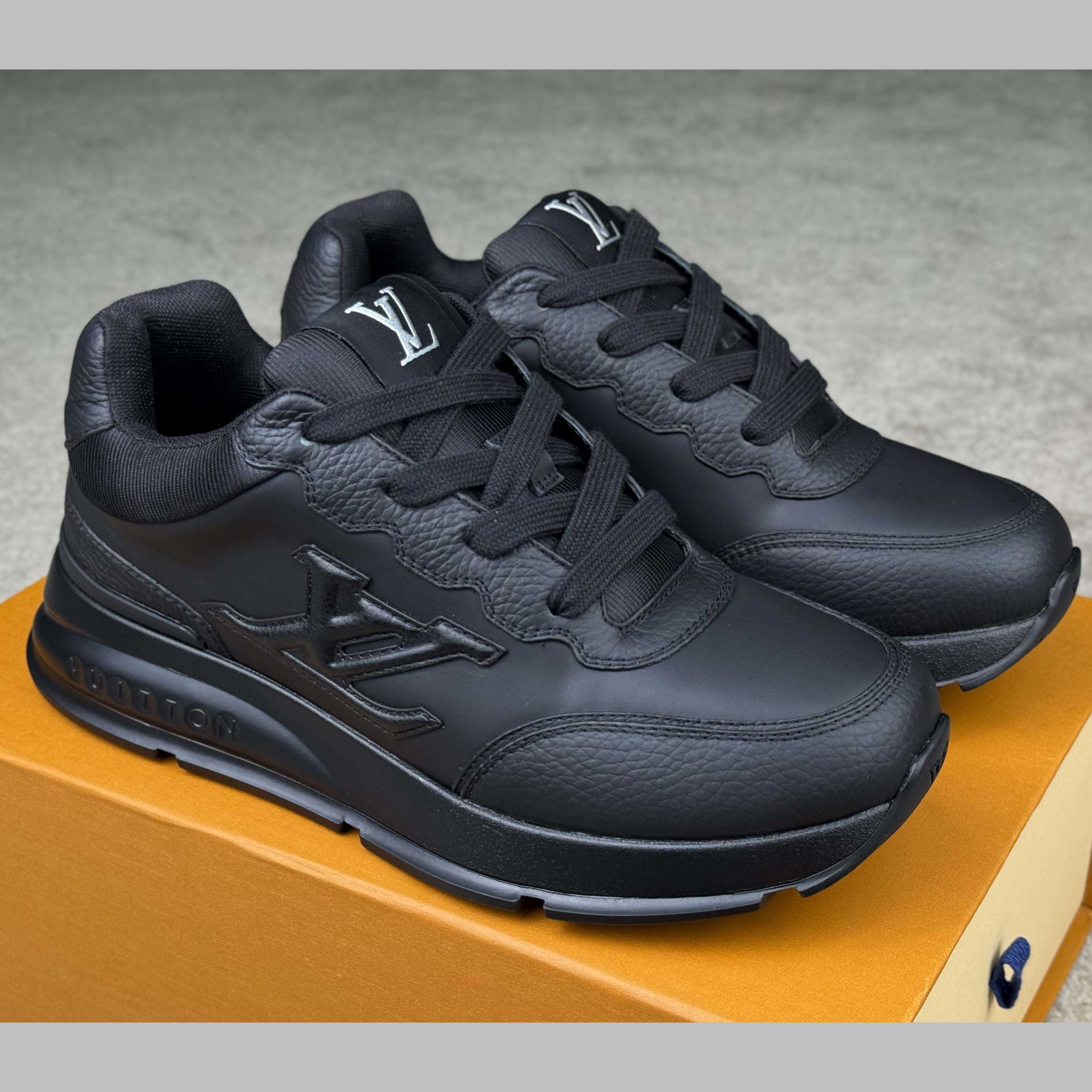 Louis Vuitton LV Classic Sneaker   1AHST3 - FashionPlug