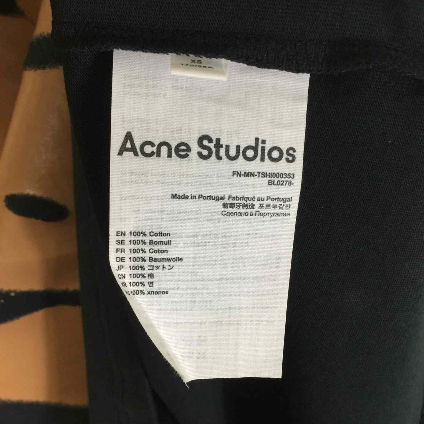 Acne Studios  T-shirt logo - Relaxed unisex fit - Black - FashionPlug