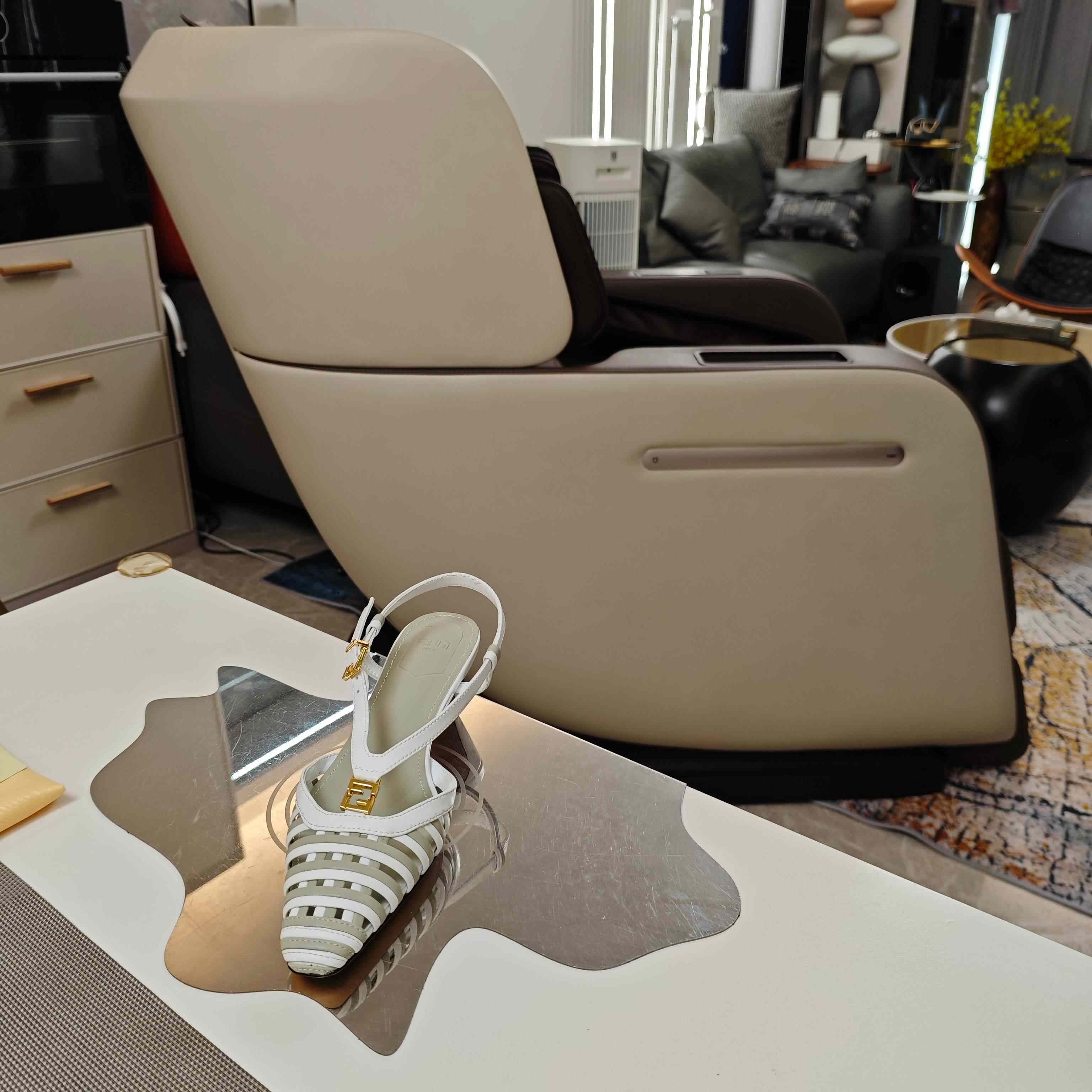 Fendi FFold Leather Low-heeled Slingbacks - FashionPlug