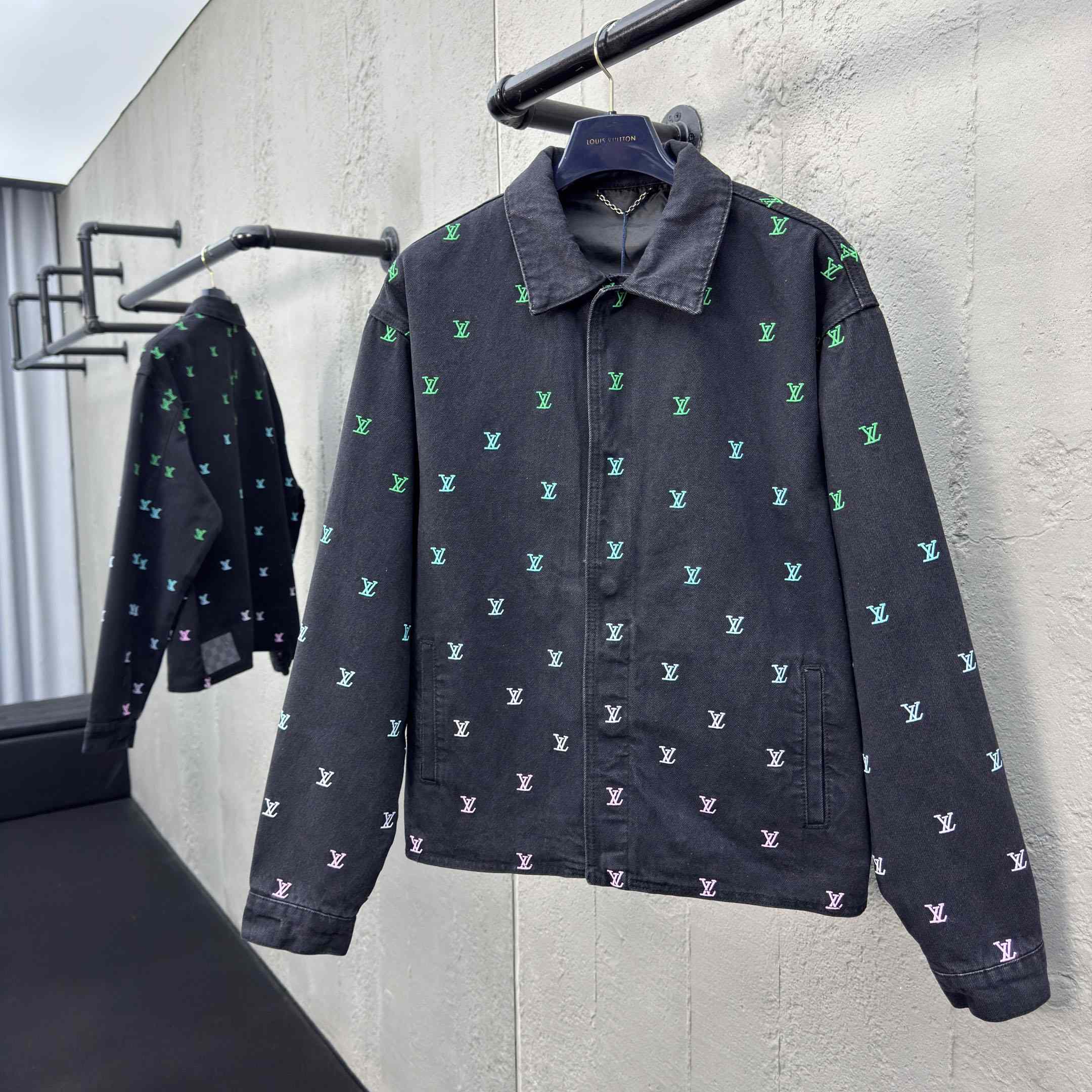 Louis Vuitton LV Blason Gradient Embroidered Denim Coach Jacket   1AGTEB - FashionPlug
