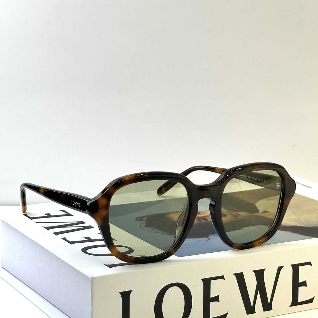 Loewe Alpha Slim sunglasses  LW40163I - FashionPlug
