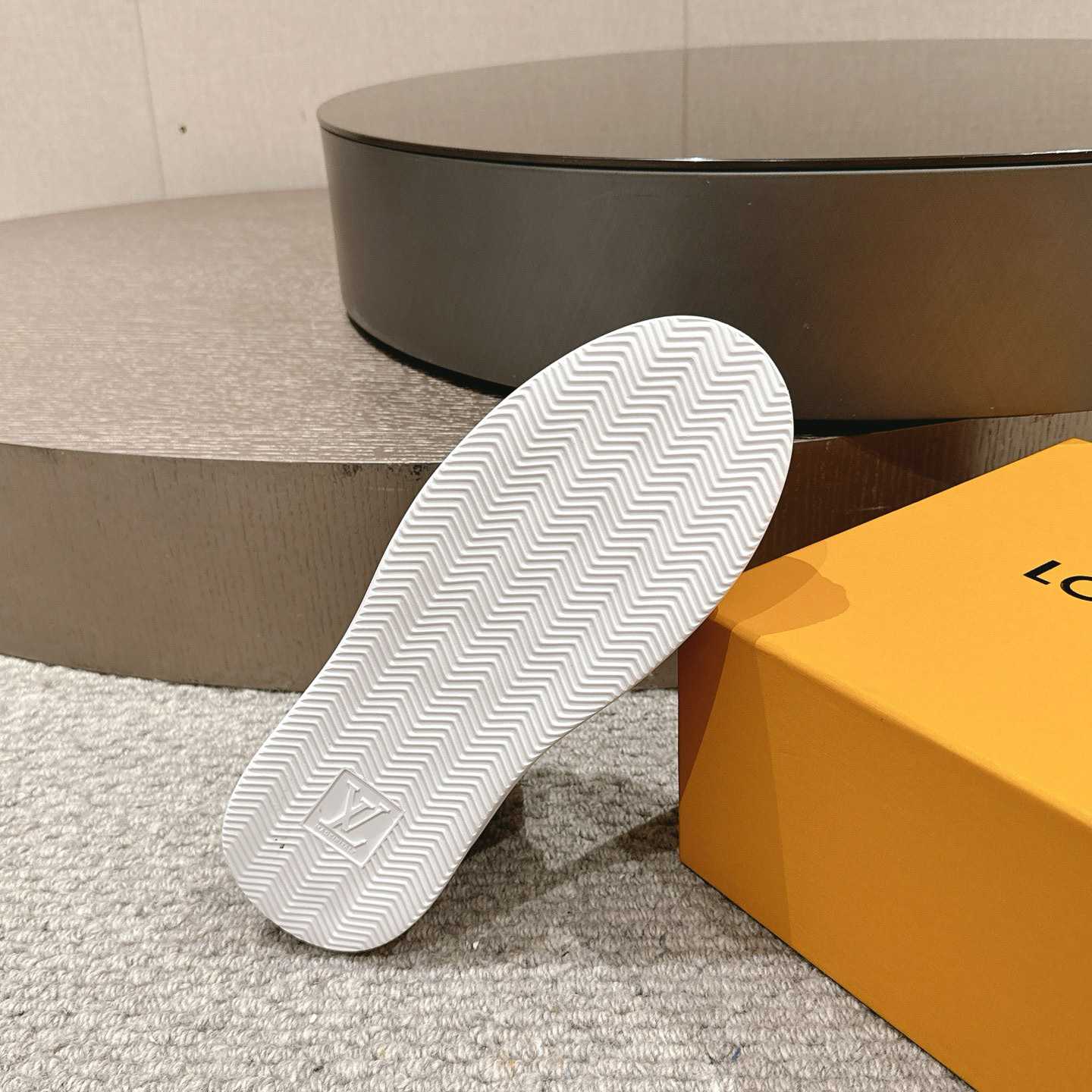 Louis Vuitton Beverly Hills Sneaker   1AD9U4 - FashionPlug