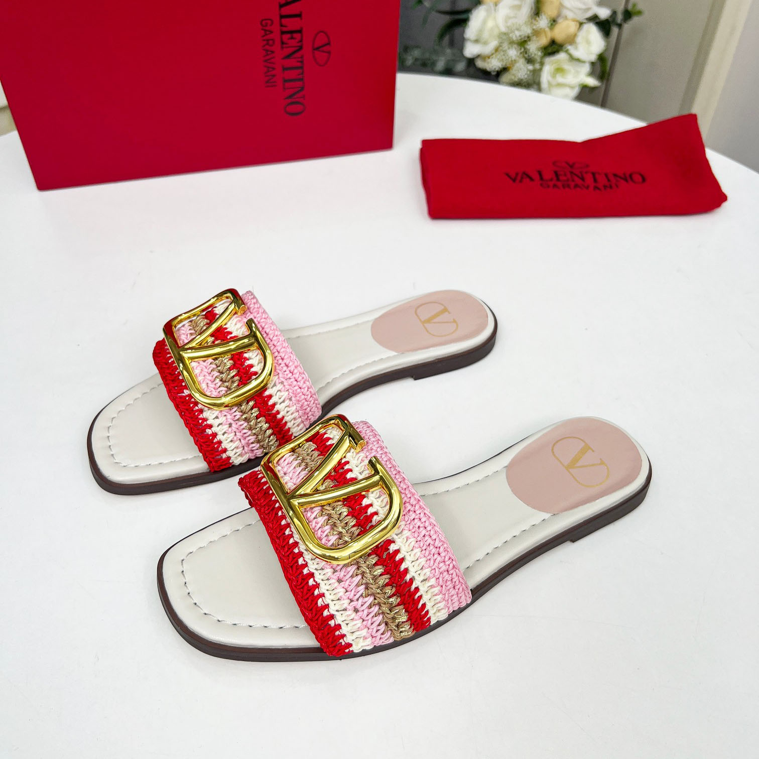 Valent Women's Pink Flat Sandals - FashionPlug