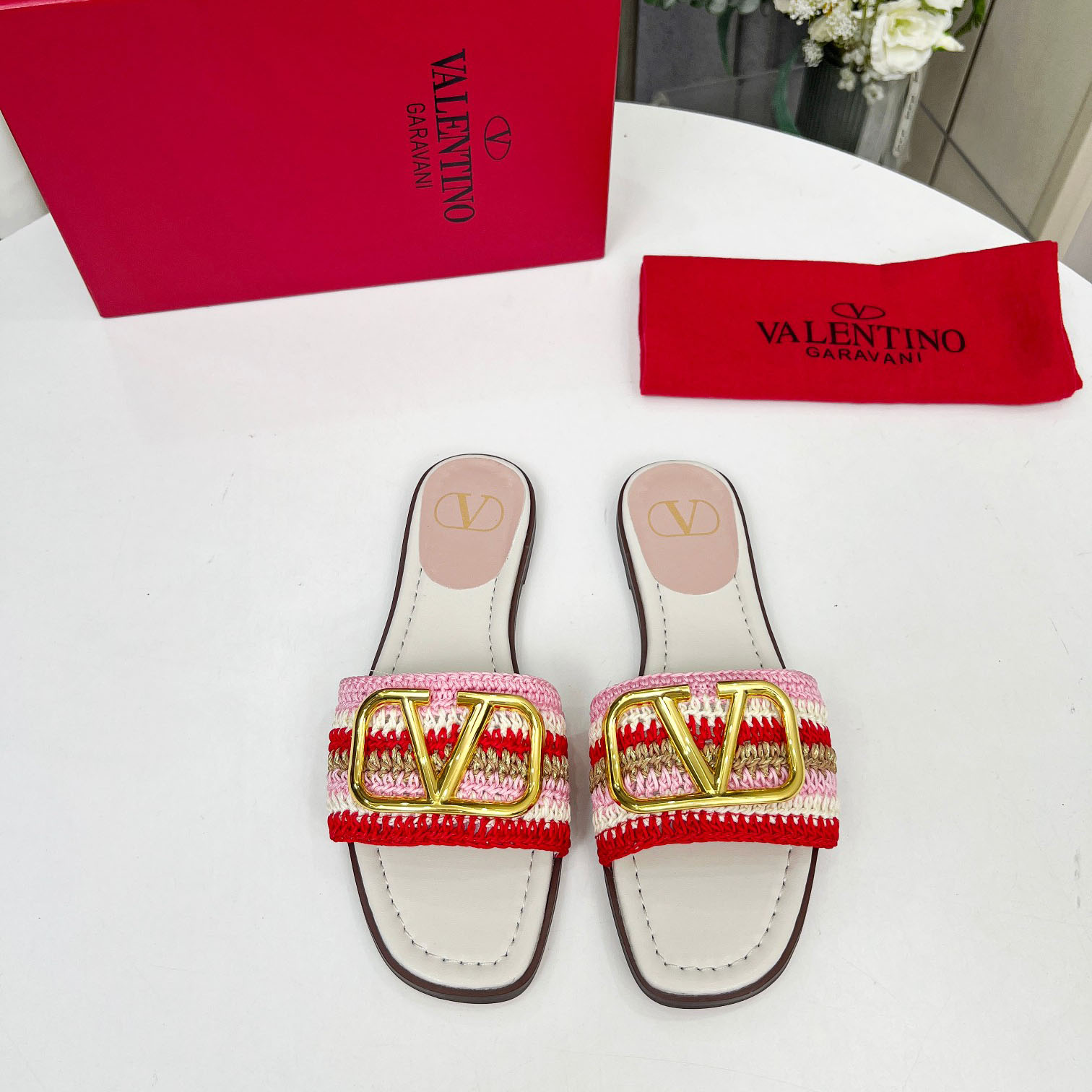 Valent Women's Pink Flat Sandals - FashionPlug