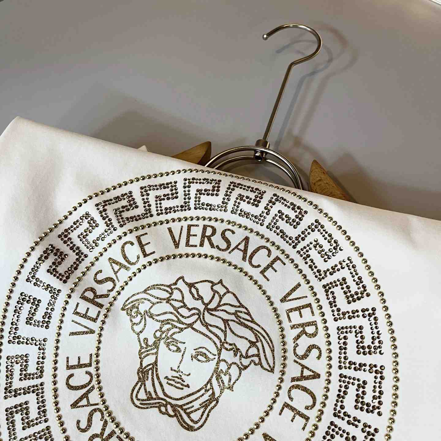 Versace Medusa T-shirt - FashionPlug