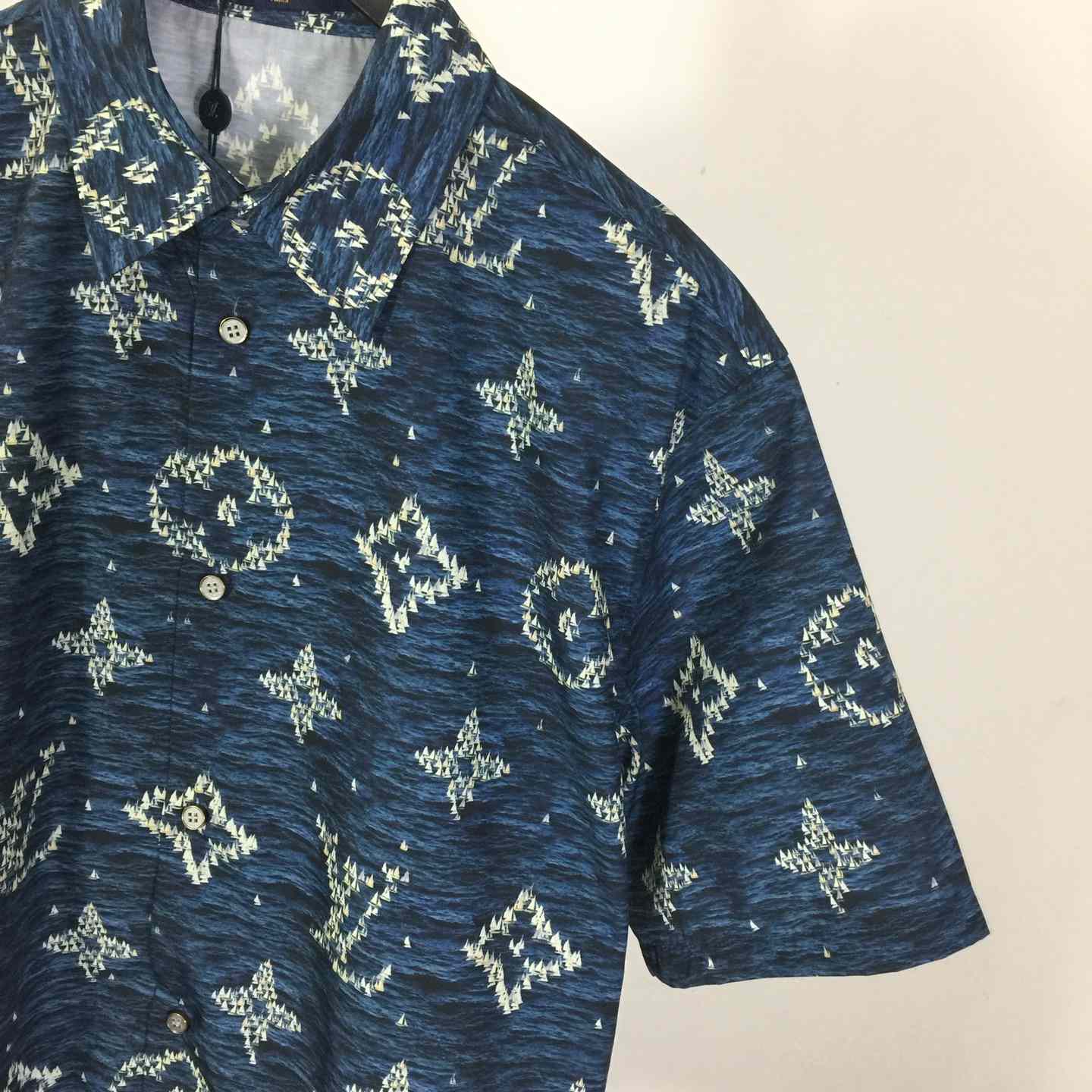 Louis Vuitton Printed Monogram Short-Sleeved Shirt   1AHVU4 - FashionPlug