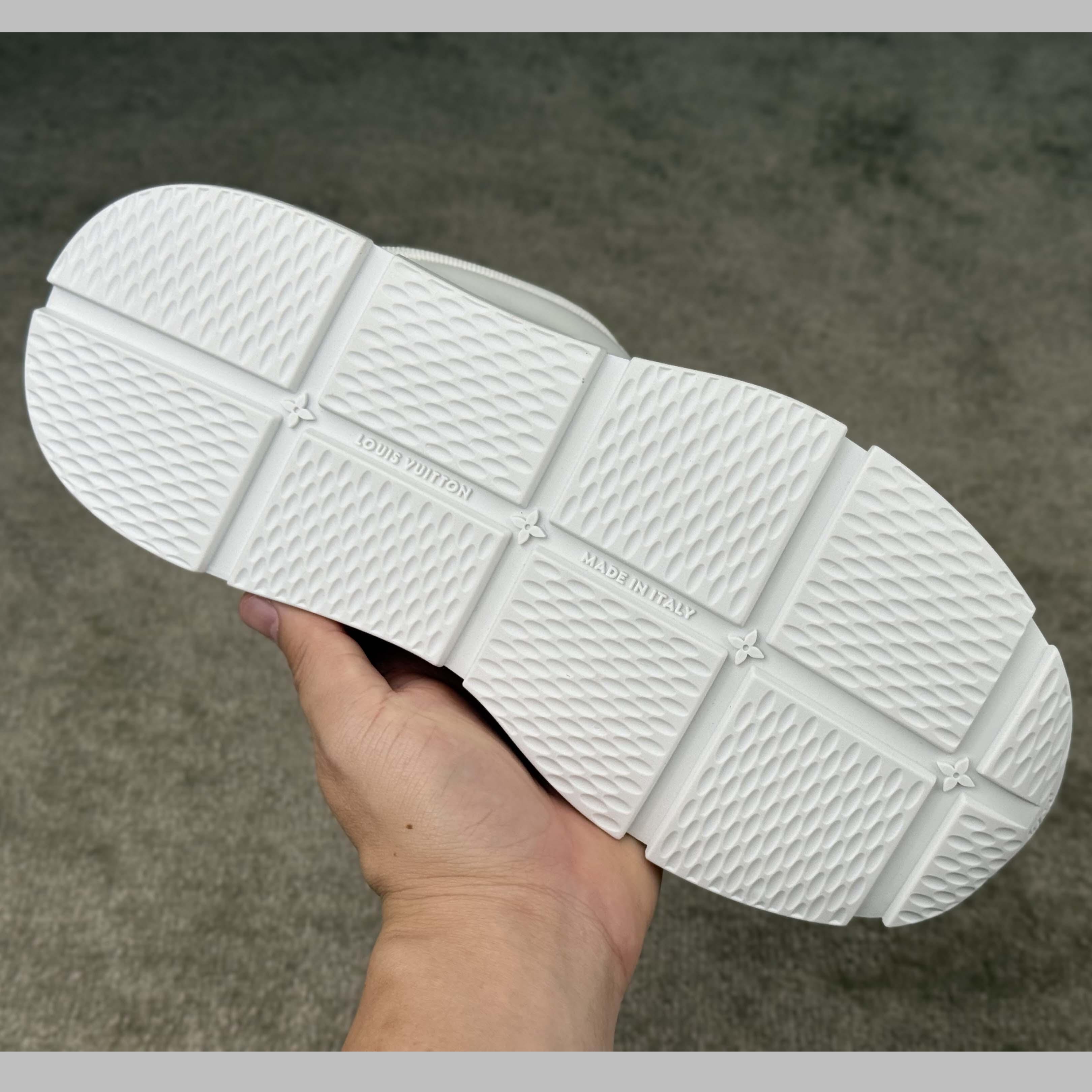 Louis Vuitton LV Classic Sneaker   1AHSTN - FashionPlug
