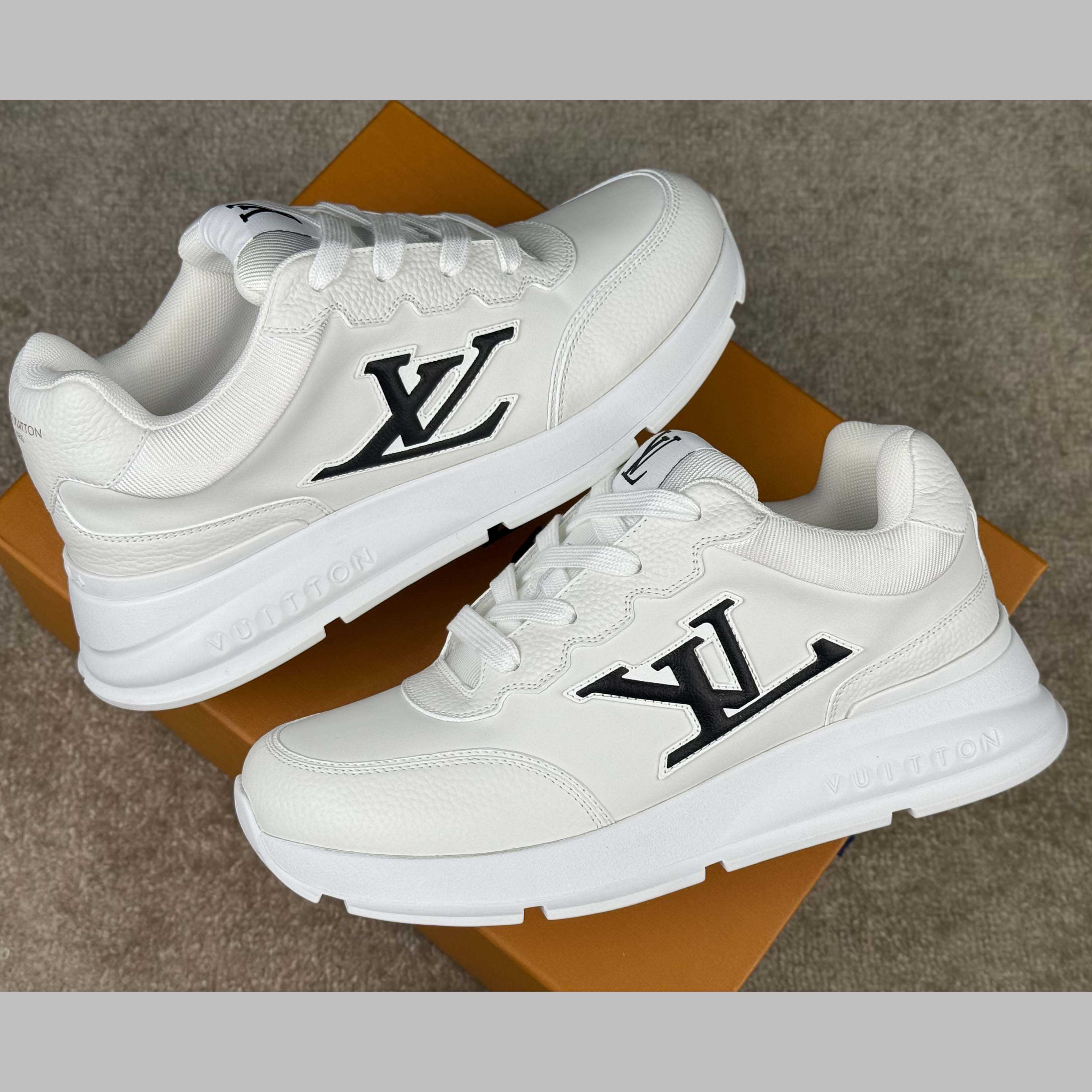 Louis Vuitton LV Classic Sneaker   1AHSTN - FashionPlug