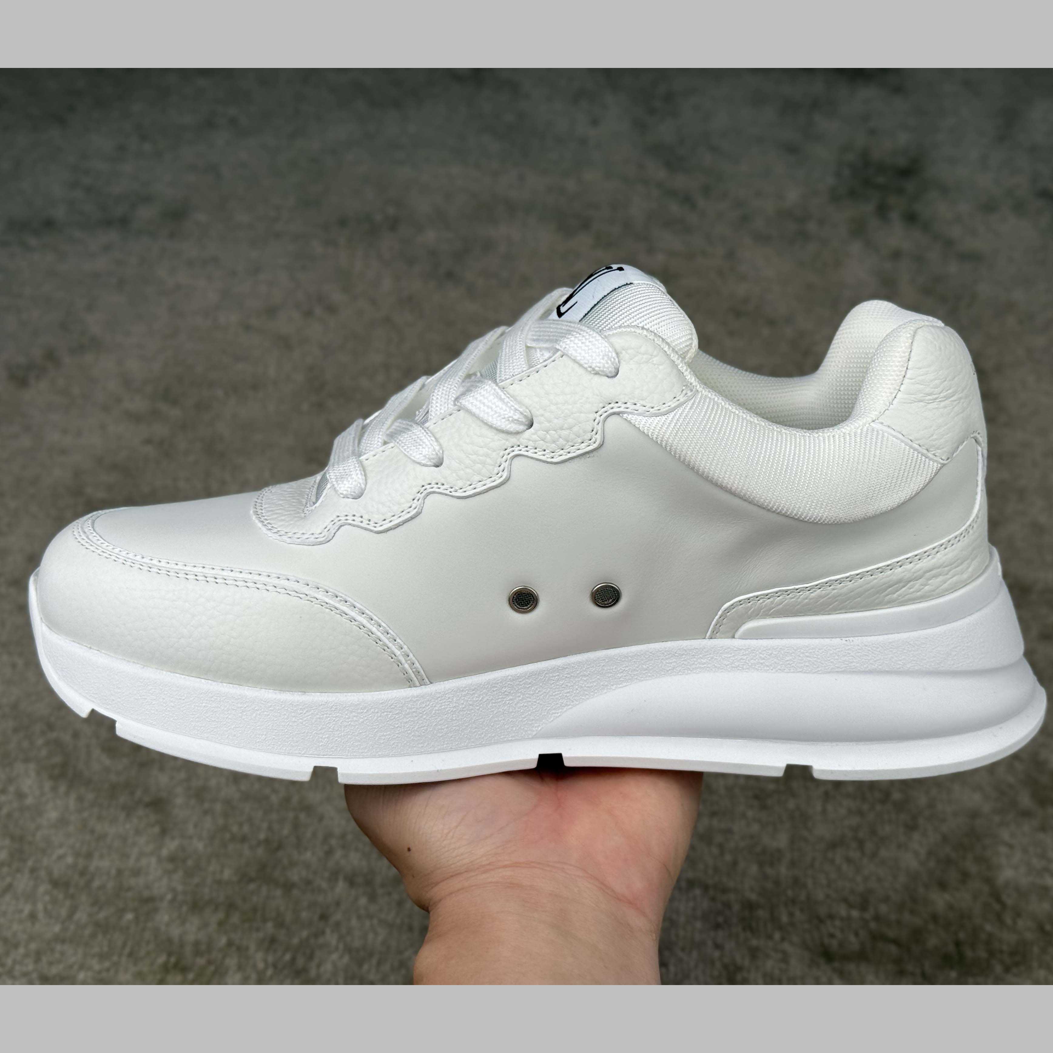 Louis Vuitton LV Classic Sneaker   1AHSTN - FashionPlug