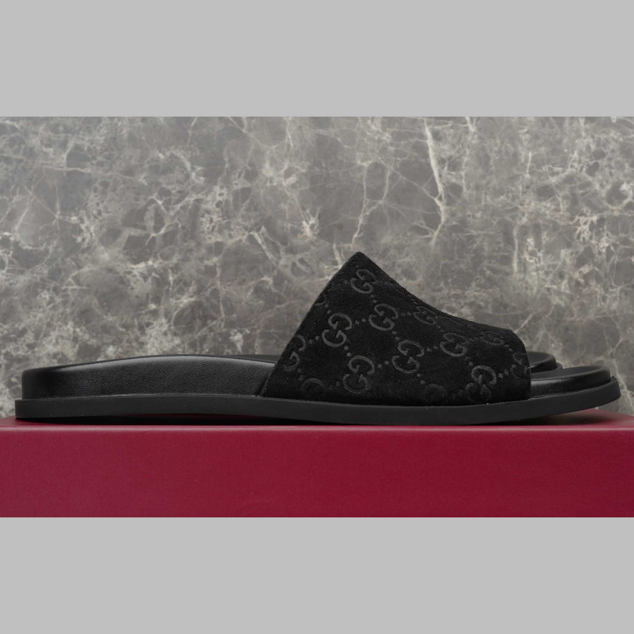 Gucci Men's Slide Sandal - FashionPlug