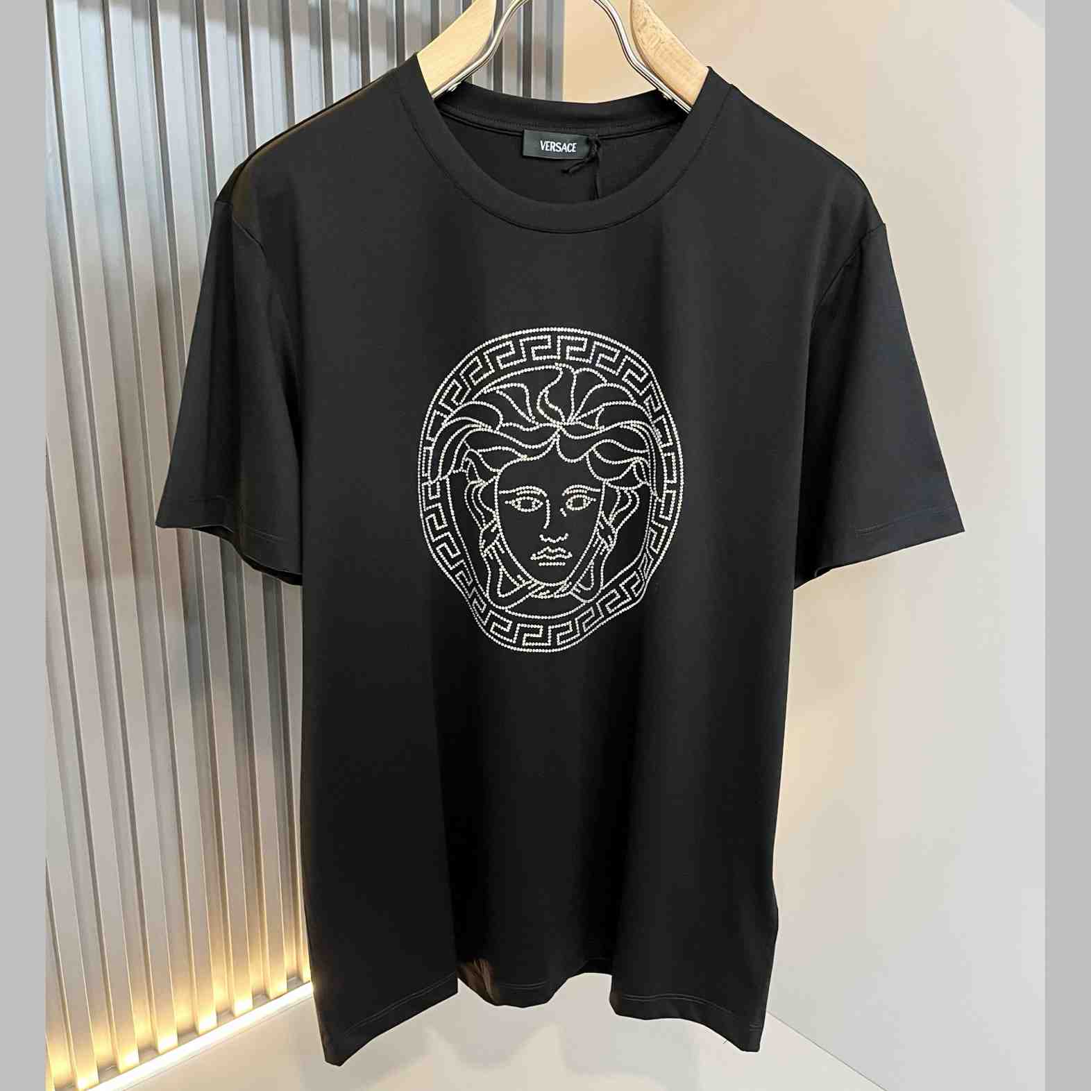 Versace Medusa T-shirt - FashionPlug