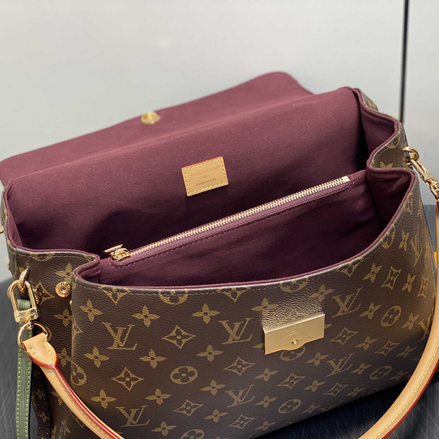 Louis Vuitton Hide Away MM   M14473 - FashionPlug