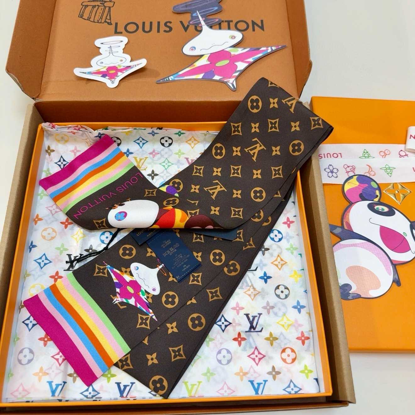 Louis Vuitton LV x TM Superflat Character Bandeau   M96083 - FashionPlug
