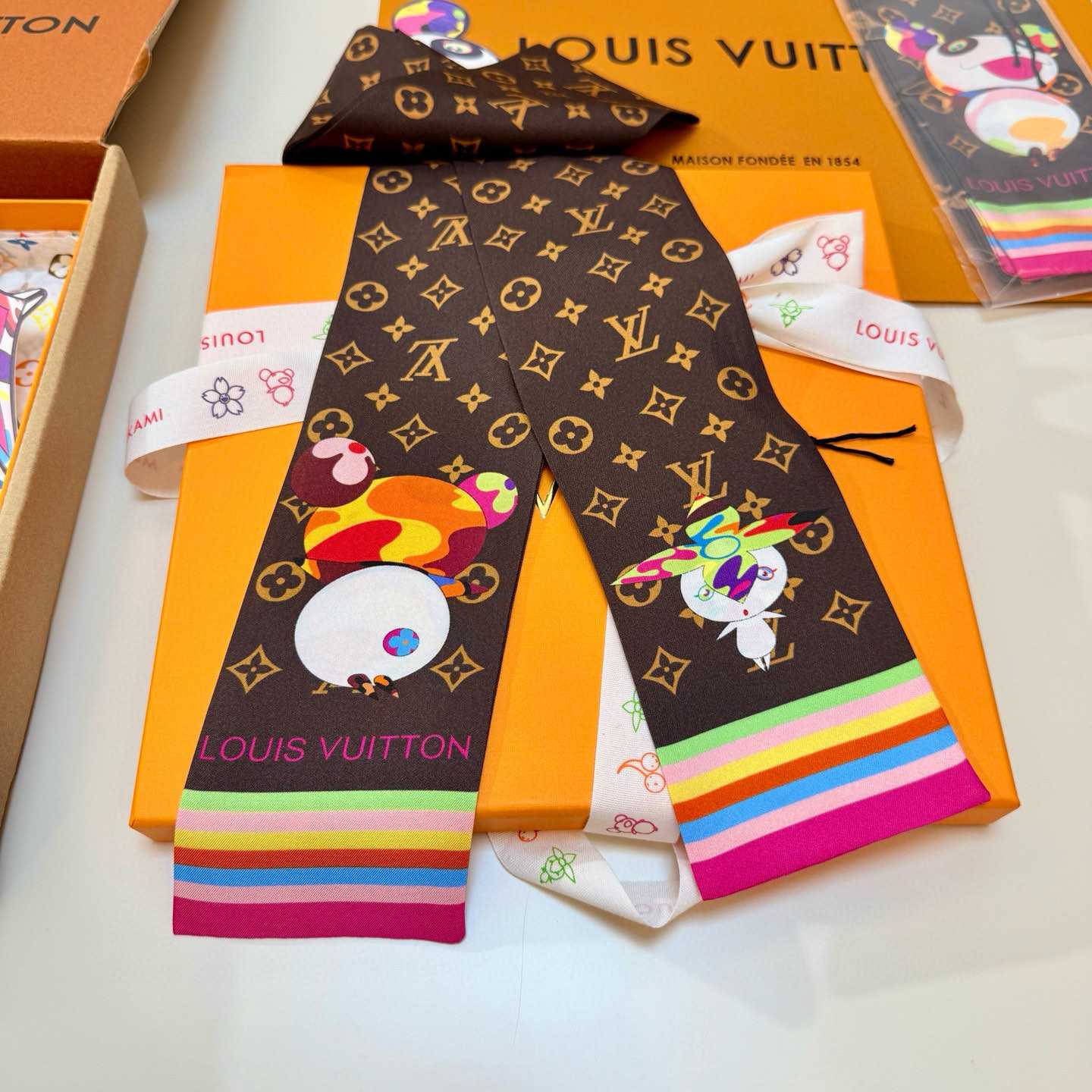 Louis Vuitton LV x TM Superflat Character Bandeau   M96083 - FashionPlug