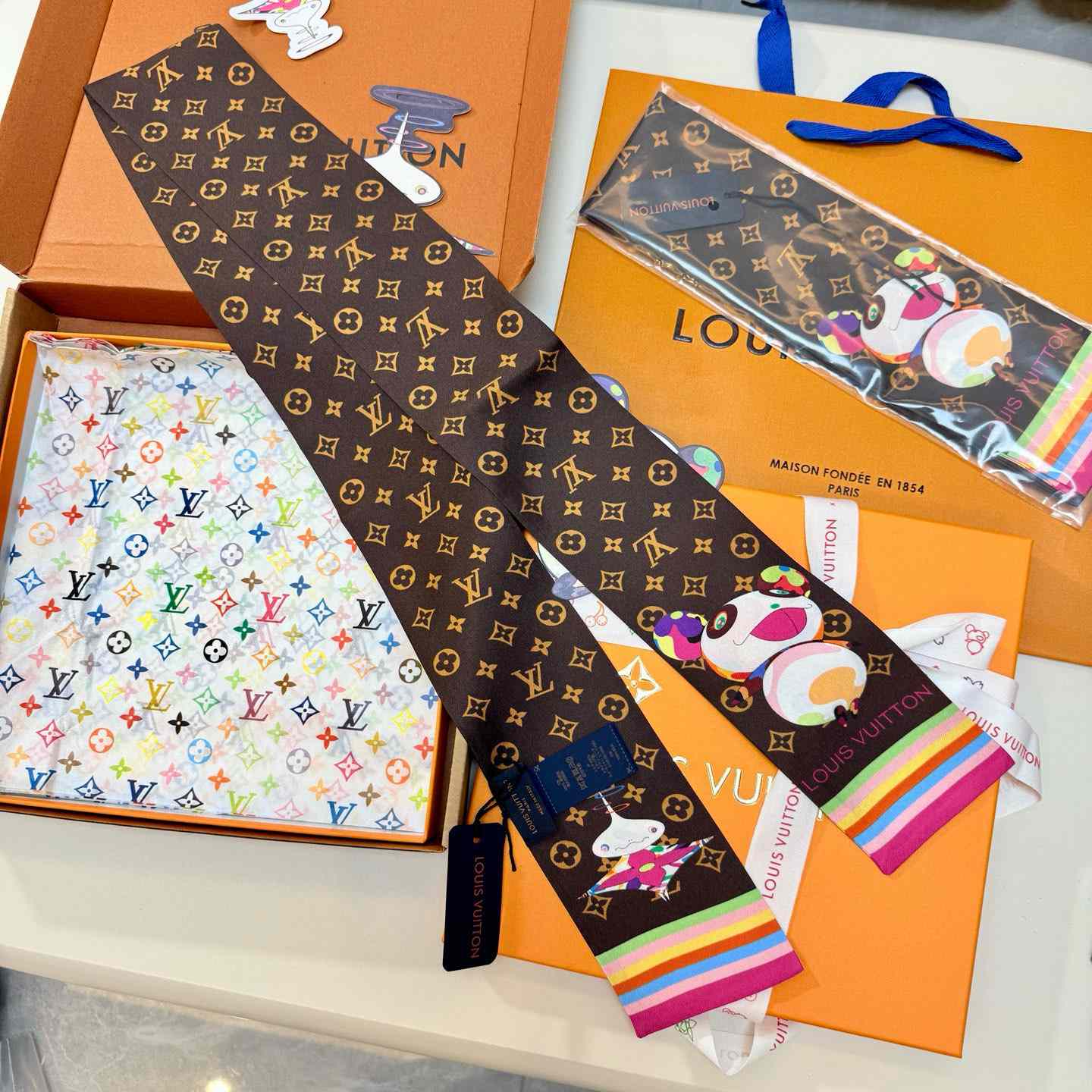 Louis Vuitton LV x TM Superflat Character Bandeau   M96083 - FashionPlug
