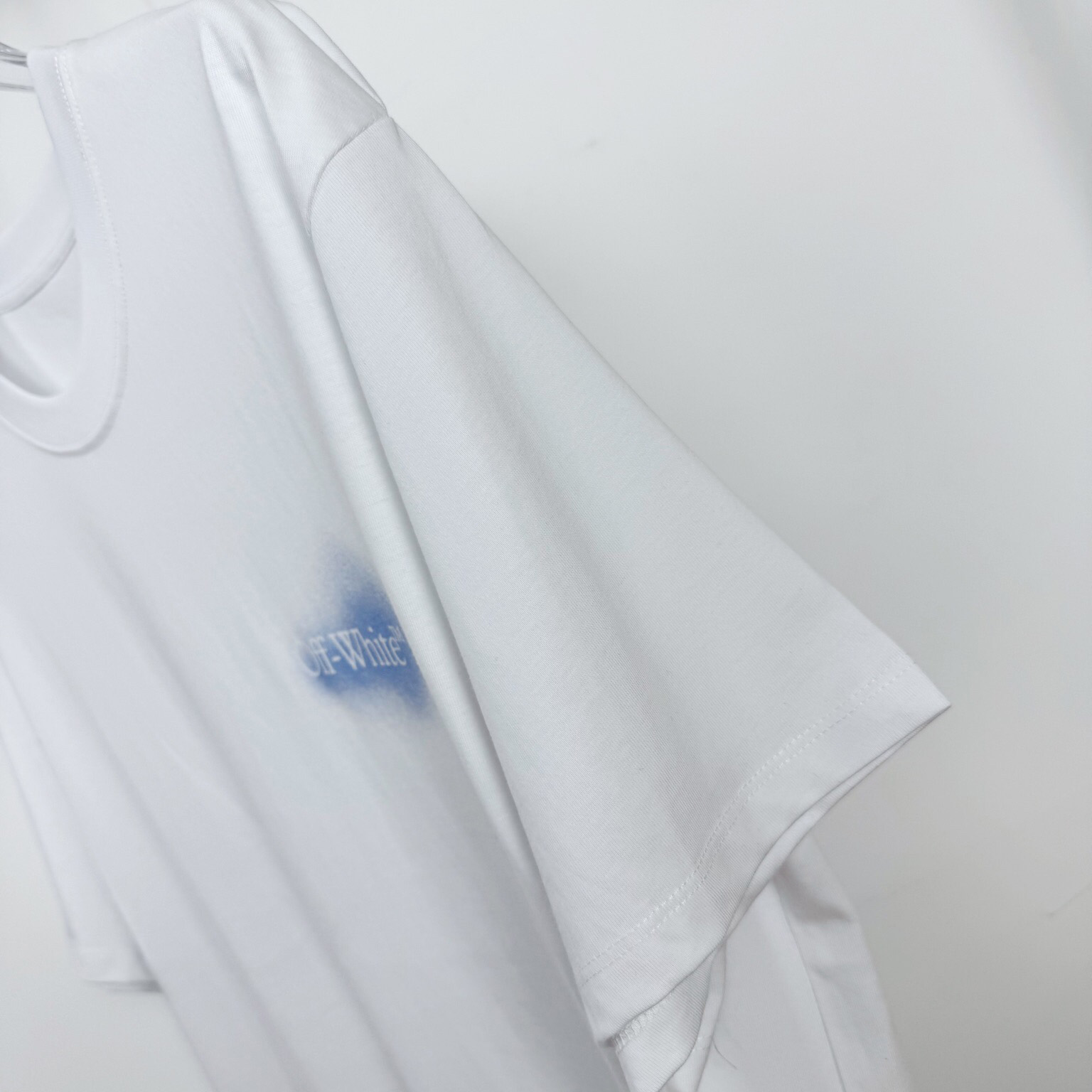 Off-White Spray Arrow T-Shirt - FashionPlug