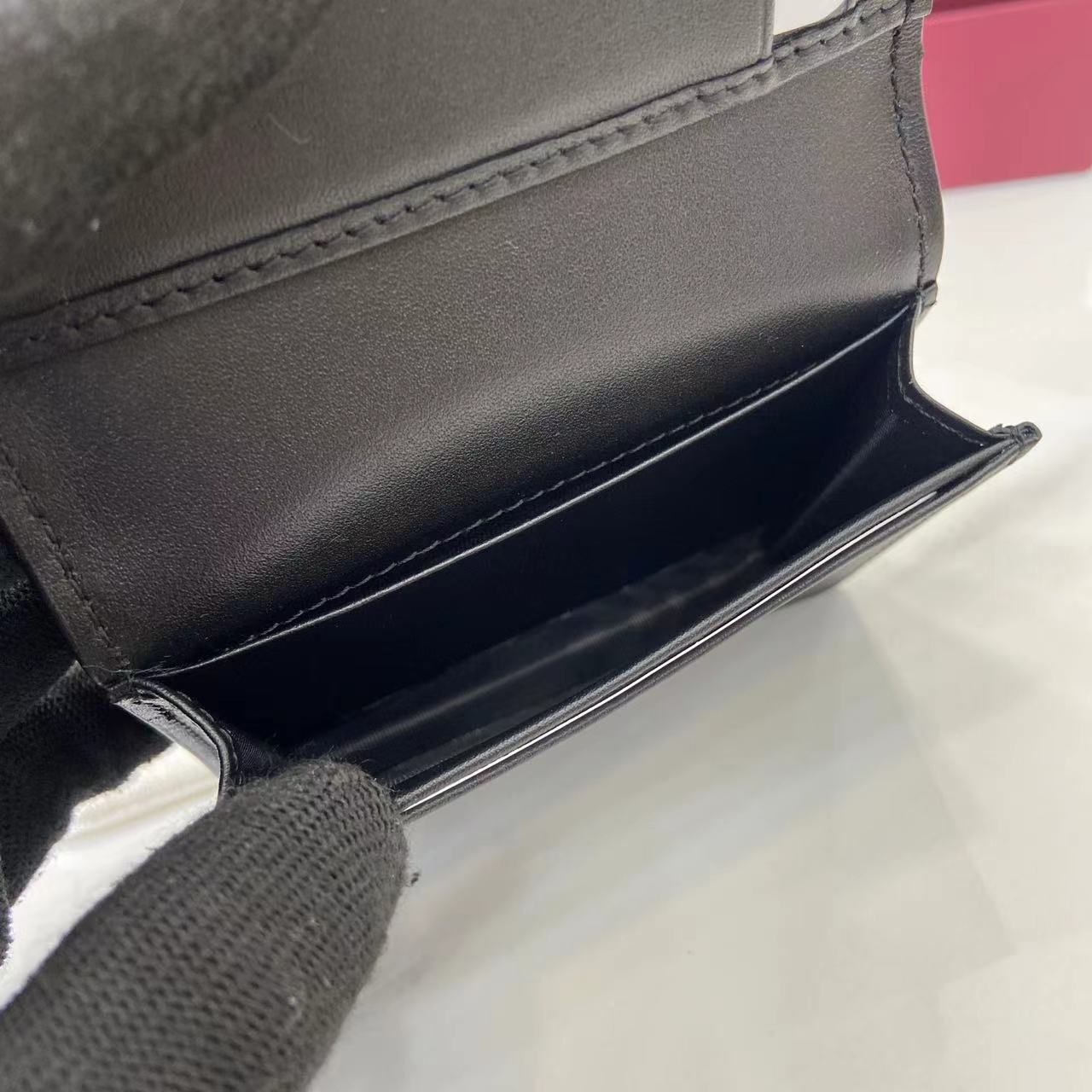 Gucci GG Marmont Bi-fold Card Case - FashionPlug