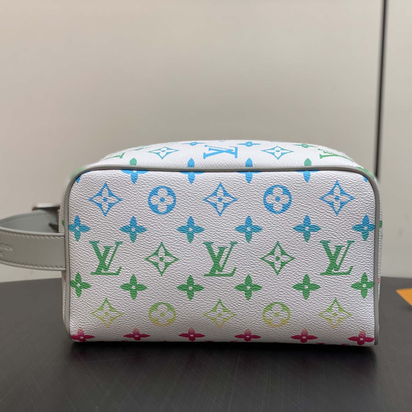 Louis Vuitton Dopp Kit   (23×13×12cm)  M14034 - FashionPlug