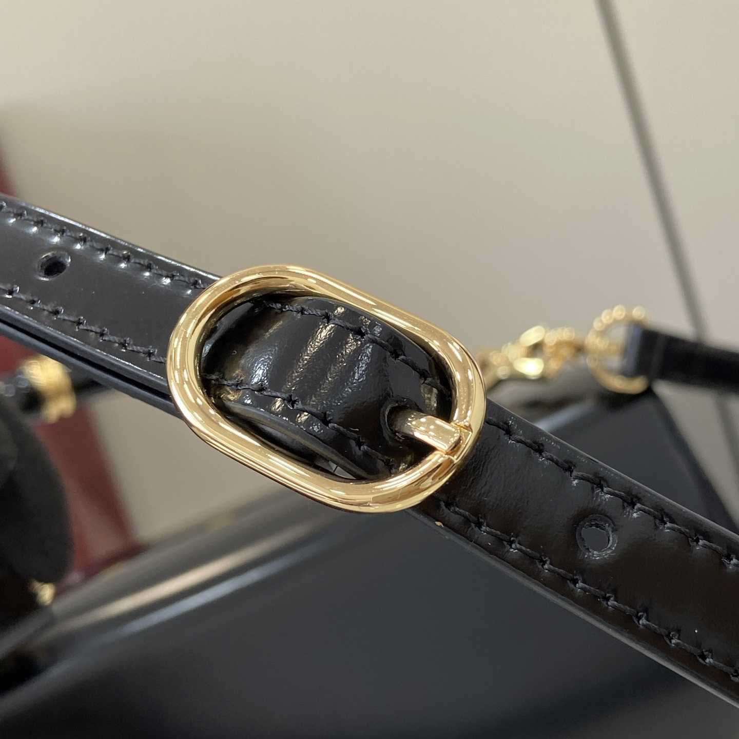 Gucci Bamboo DIva Medium Bag - FashionPlug
