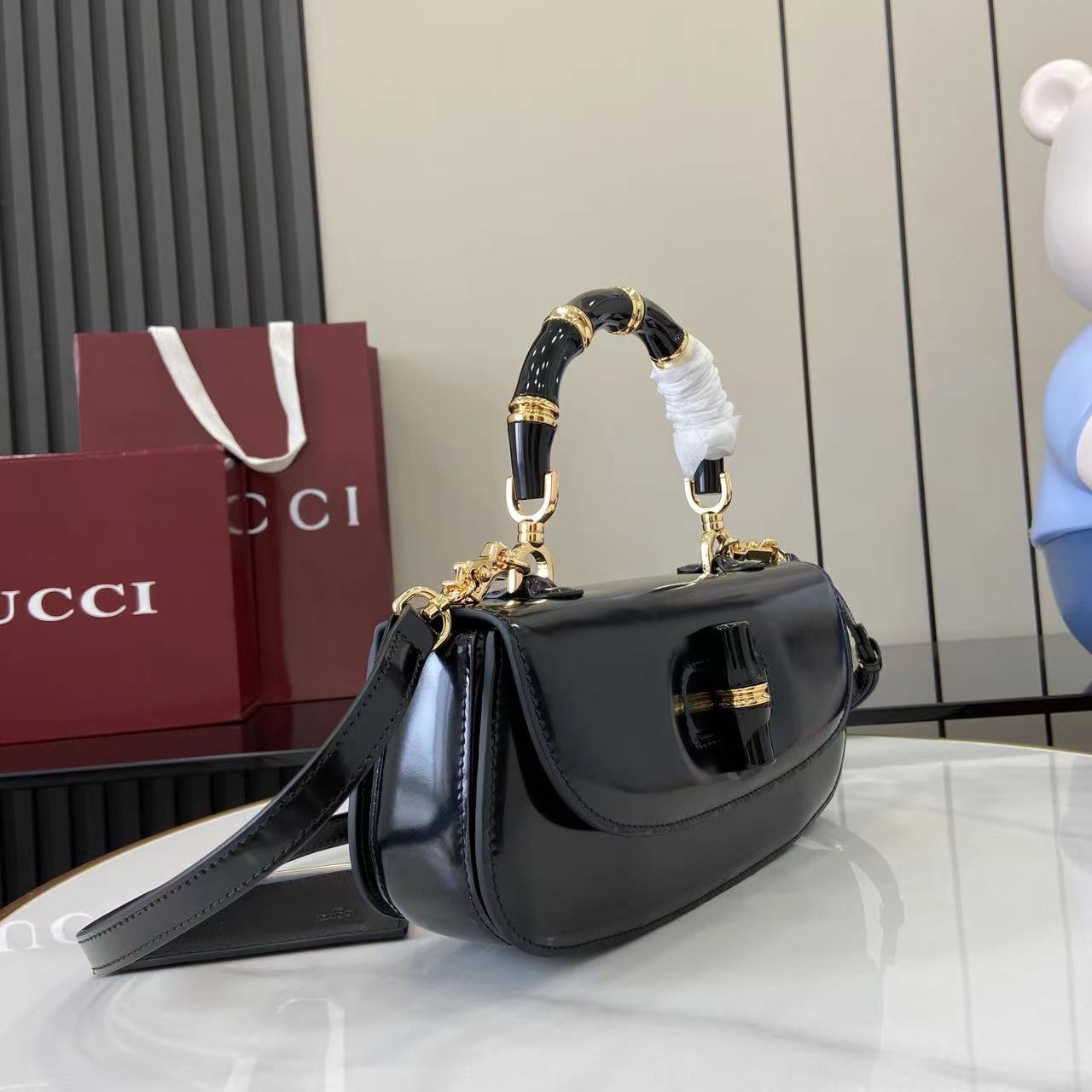 Gucci Bamboo DIva Medium Bag - FashionPlug