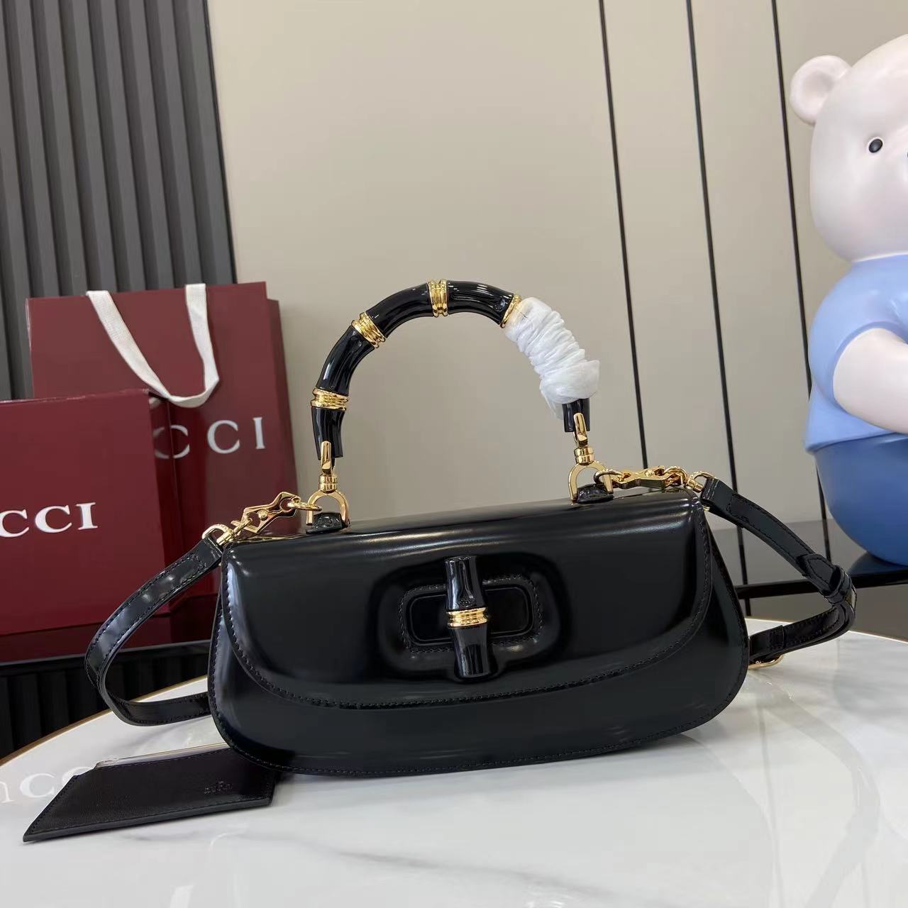Gucci Bamboo DIva Medium Bag - FashionPlug