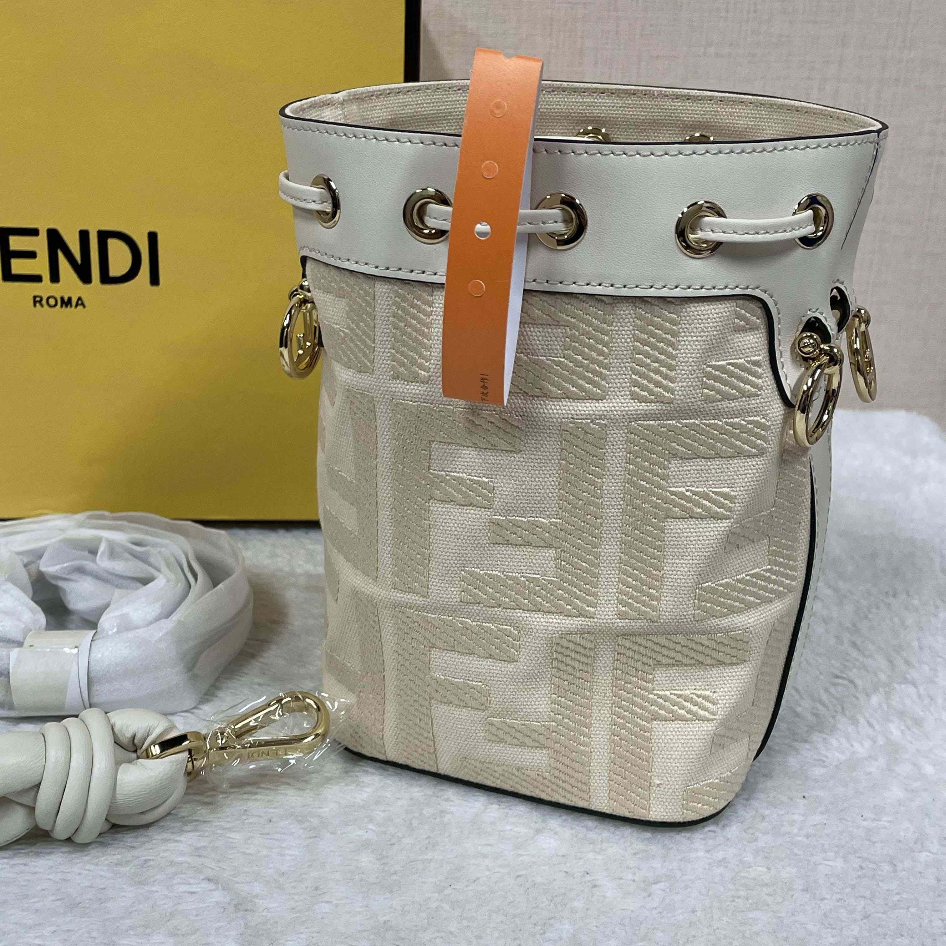 Fendi Mon Tresor Leather White  12×18×10cm - FashionPlug