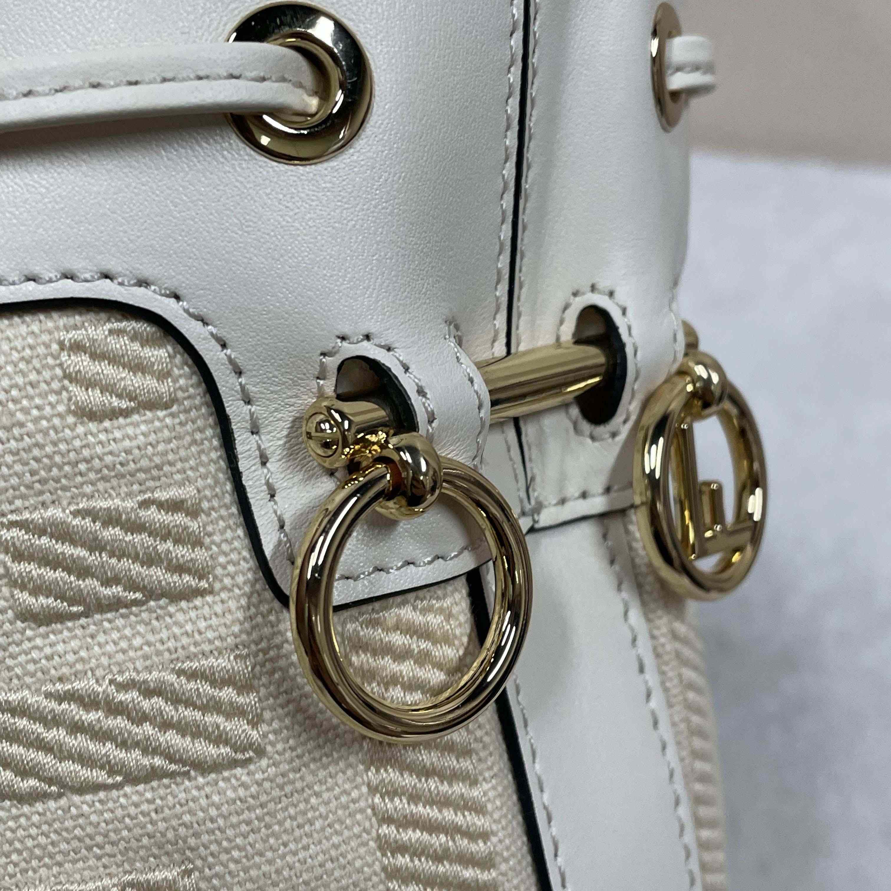 Fendi Mon Tresor Leather White  12×18×10cm - FashionPlug