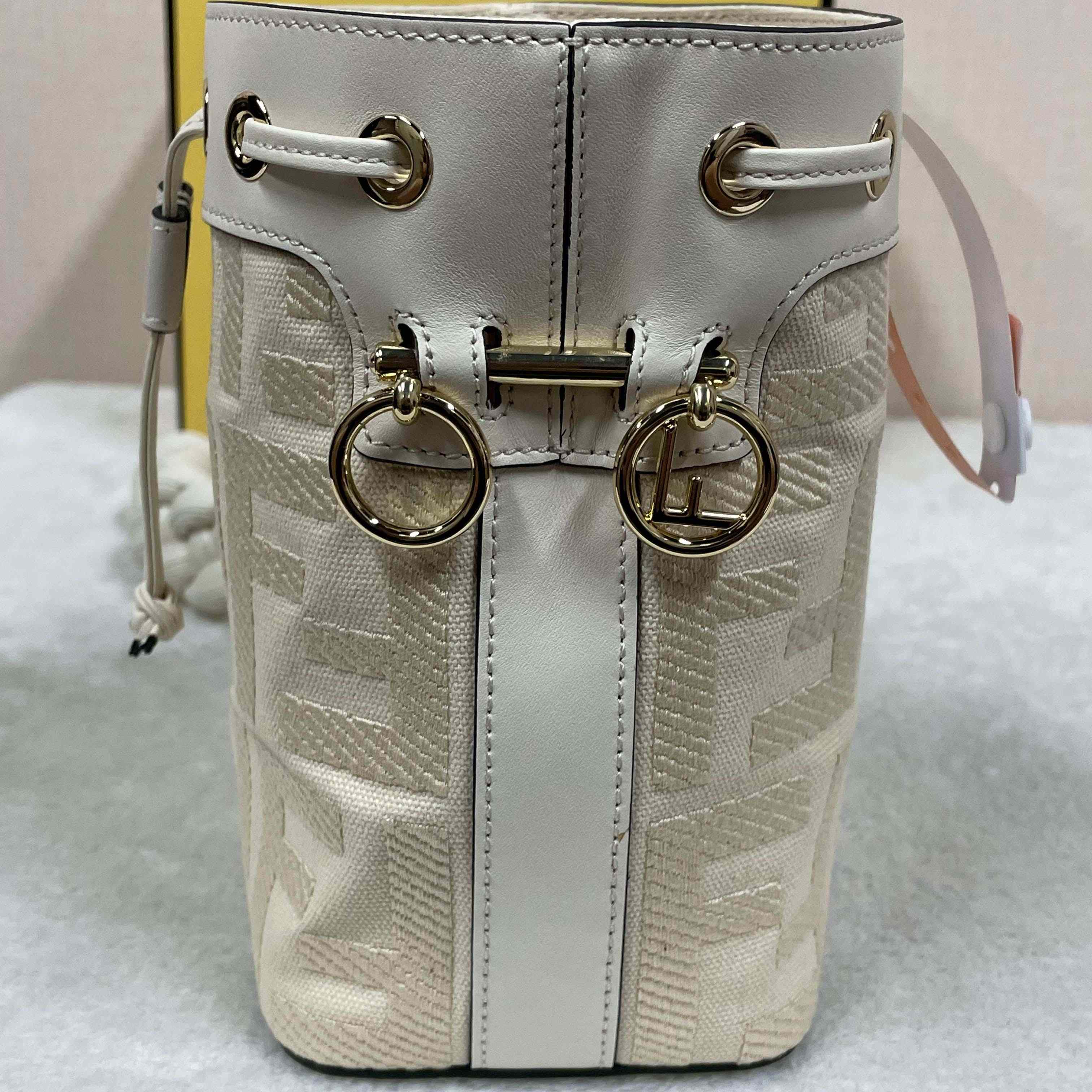 Fendi Mon Tresor Leather White  12×18×10cm - FashionPlug