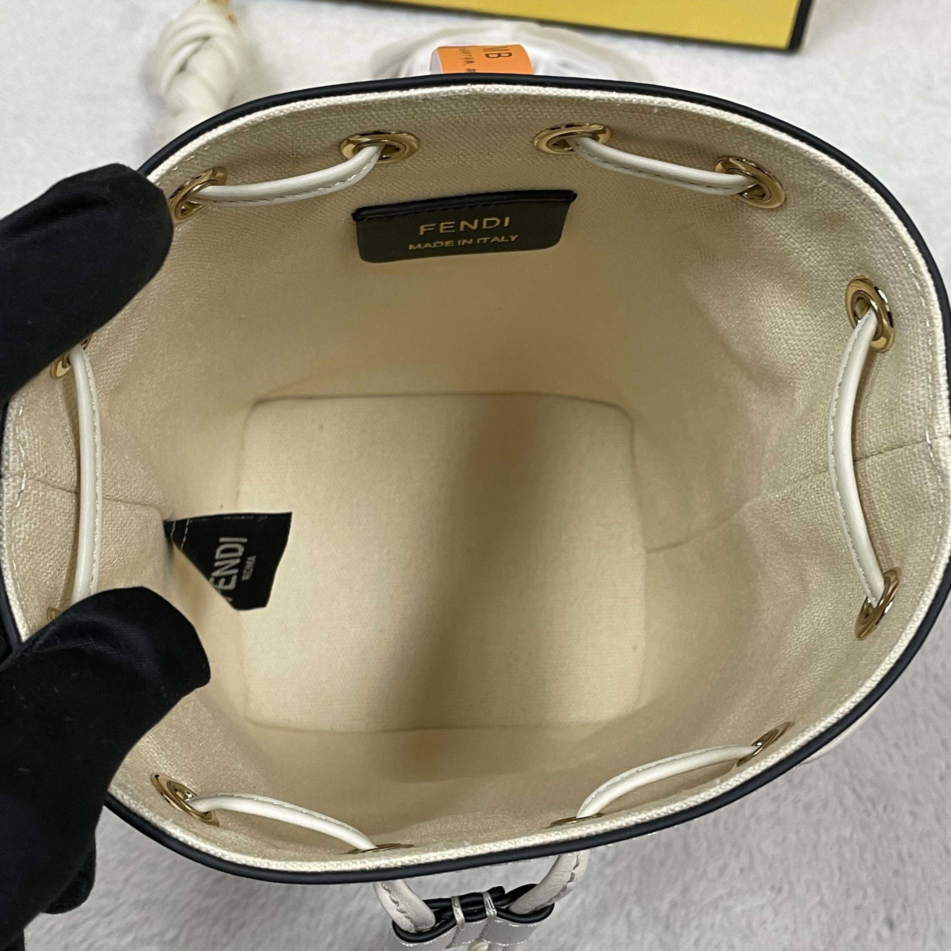 Fendi Mon Tresor Leather White  12×18×10cm - FashionPlug