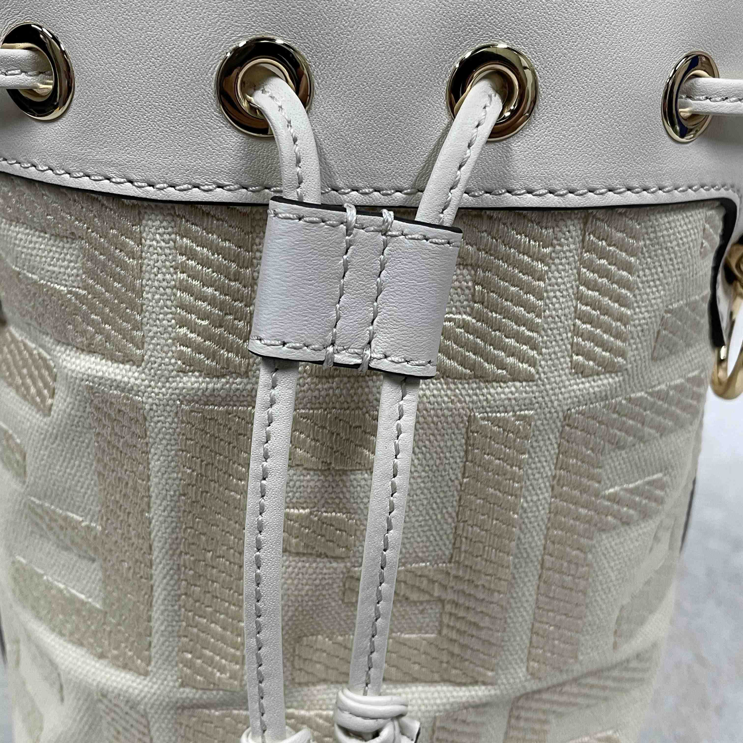 Fendi Mon Tresor Leather White  12×18×10cm - FashionPlug