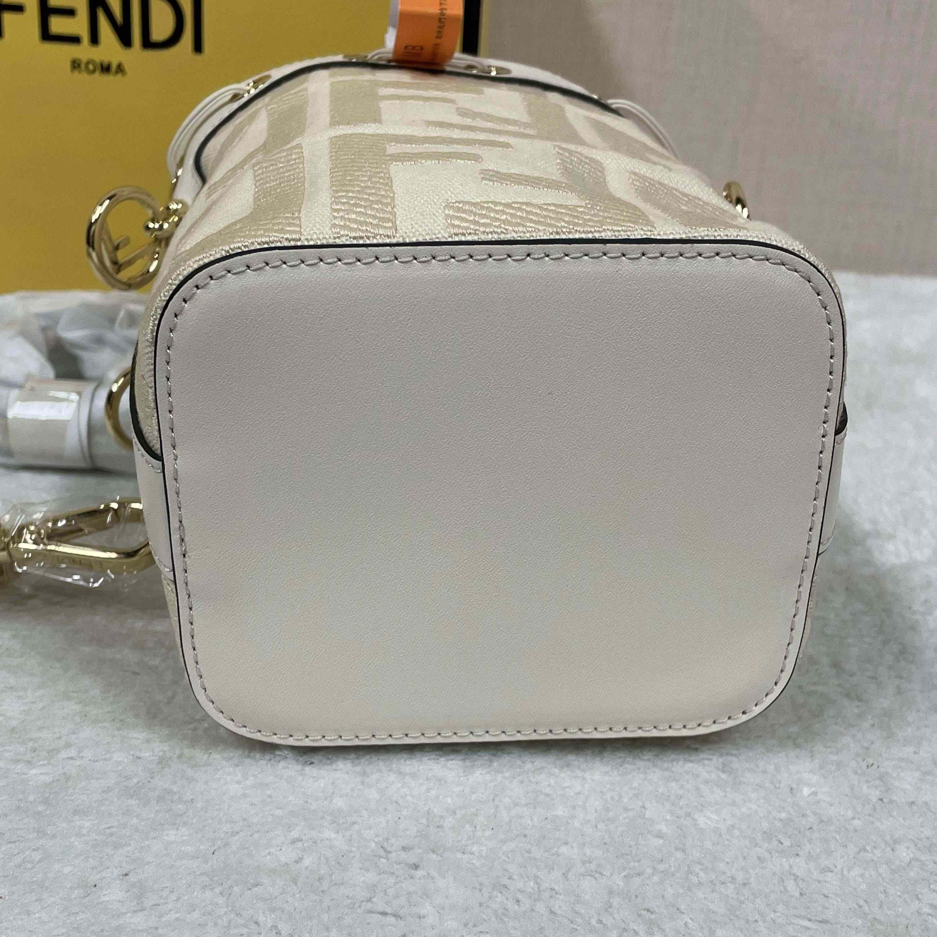 Fendi Mon Tresor Leather White  12×18×10cm - FashionPlug