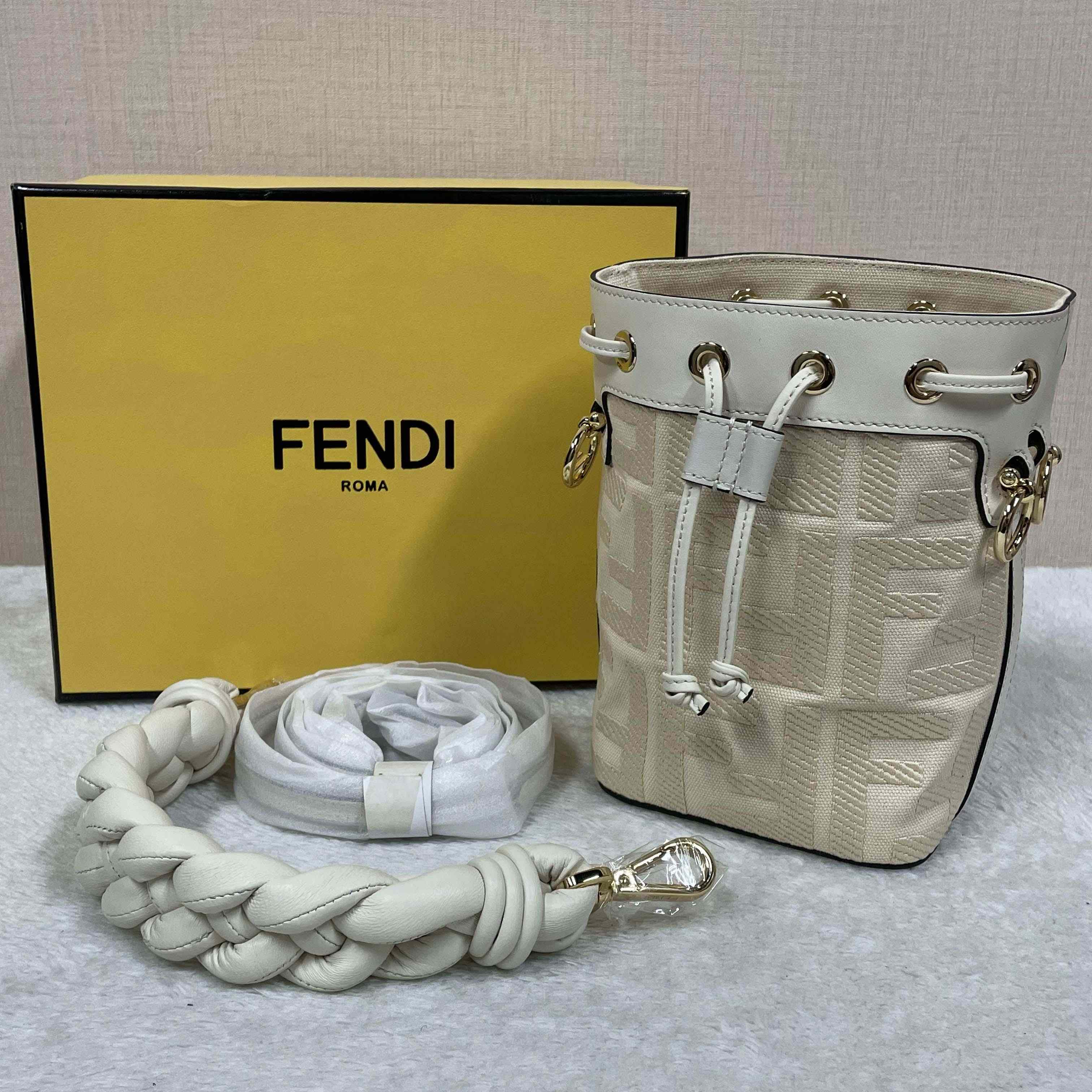 Fendi Mon Tresor Leather White  12×18×10cm - FashionPlug
