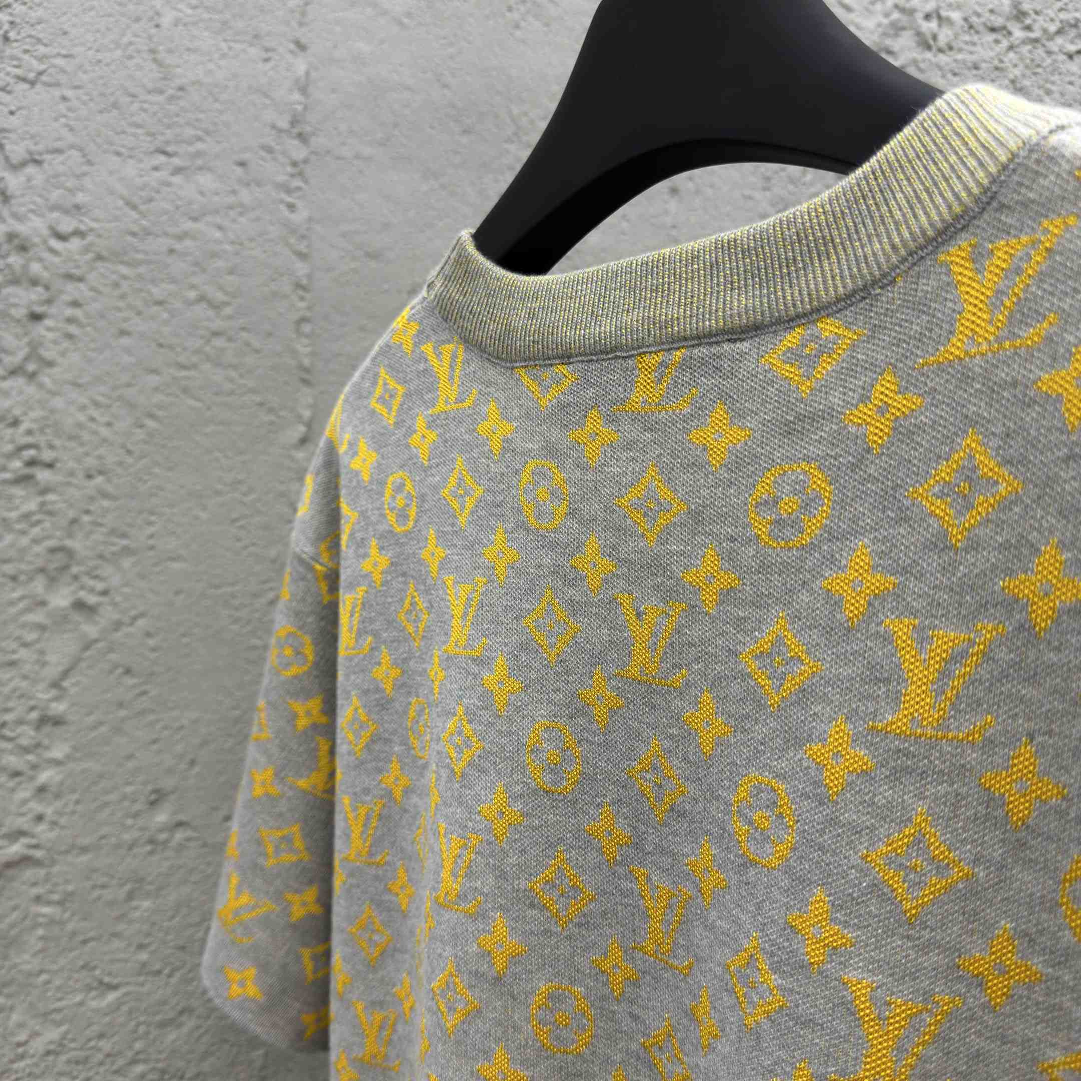 Louis Vuitton Monogram Short-Sleeved Crewneck   1AHVPD - FashionPlug